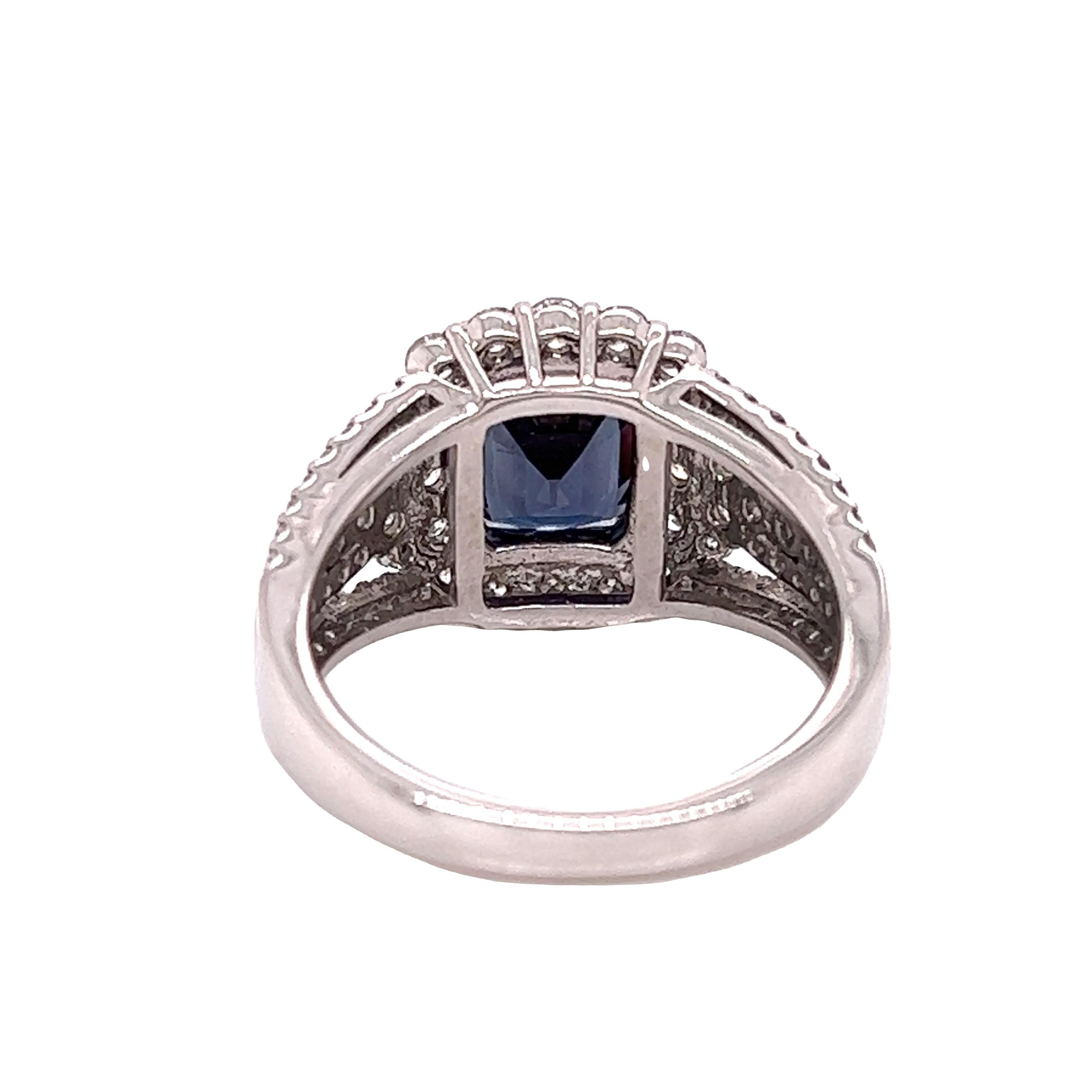 Natural GIA Certified 2.21 Ct. Brazillian Alexandrite & Diamond Cocktail Ring In New Condition For Sale In New York, NY