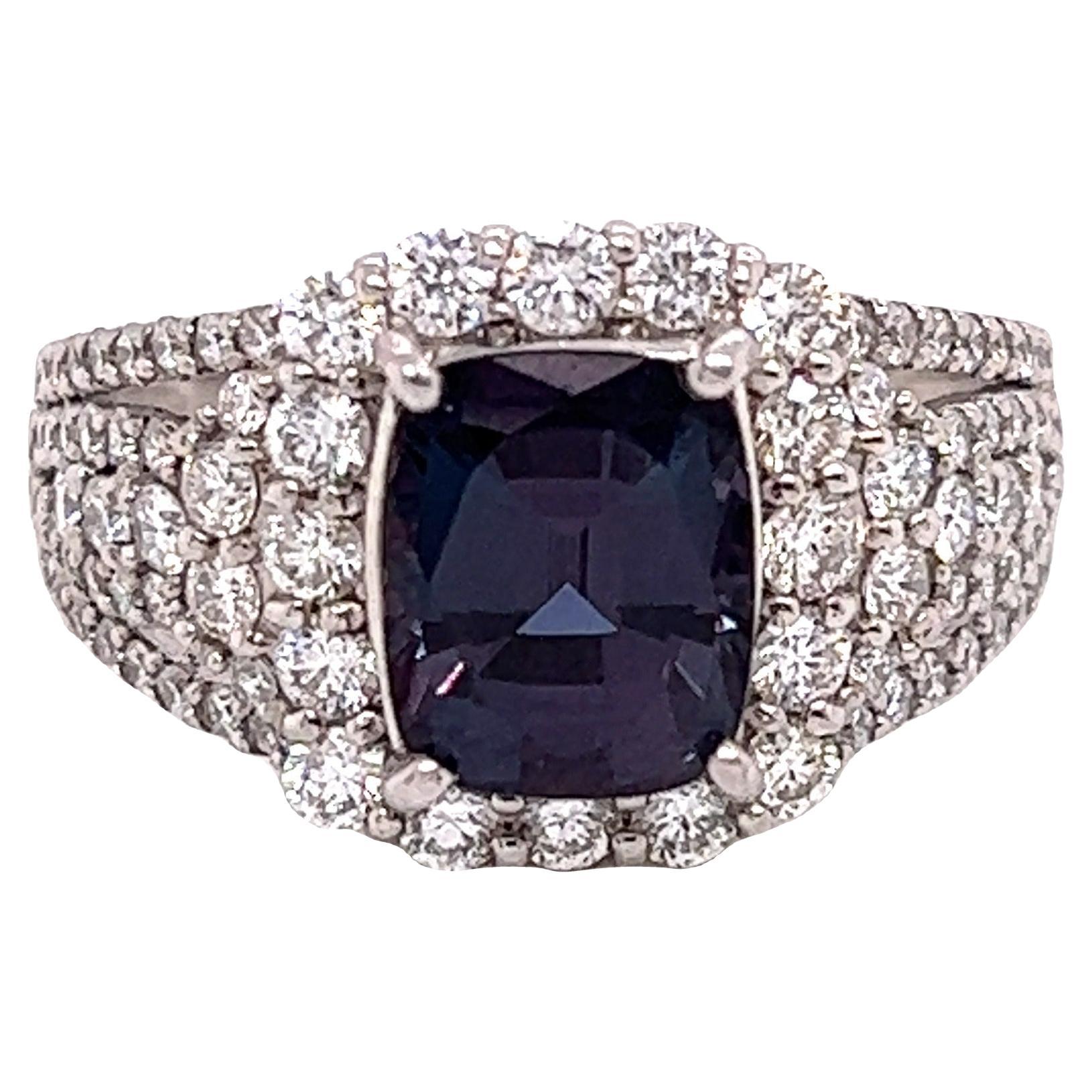 Naturale certificato GIA da 2.21 carati. Anello cocktail con alessandrite e diamante brasiliano