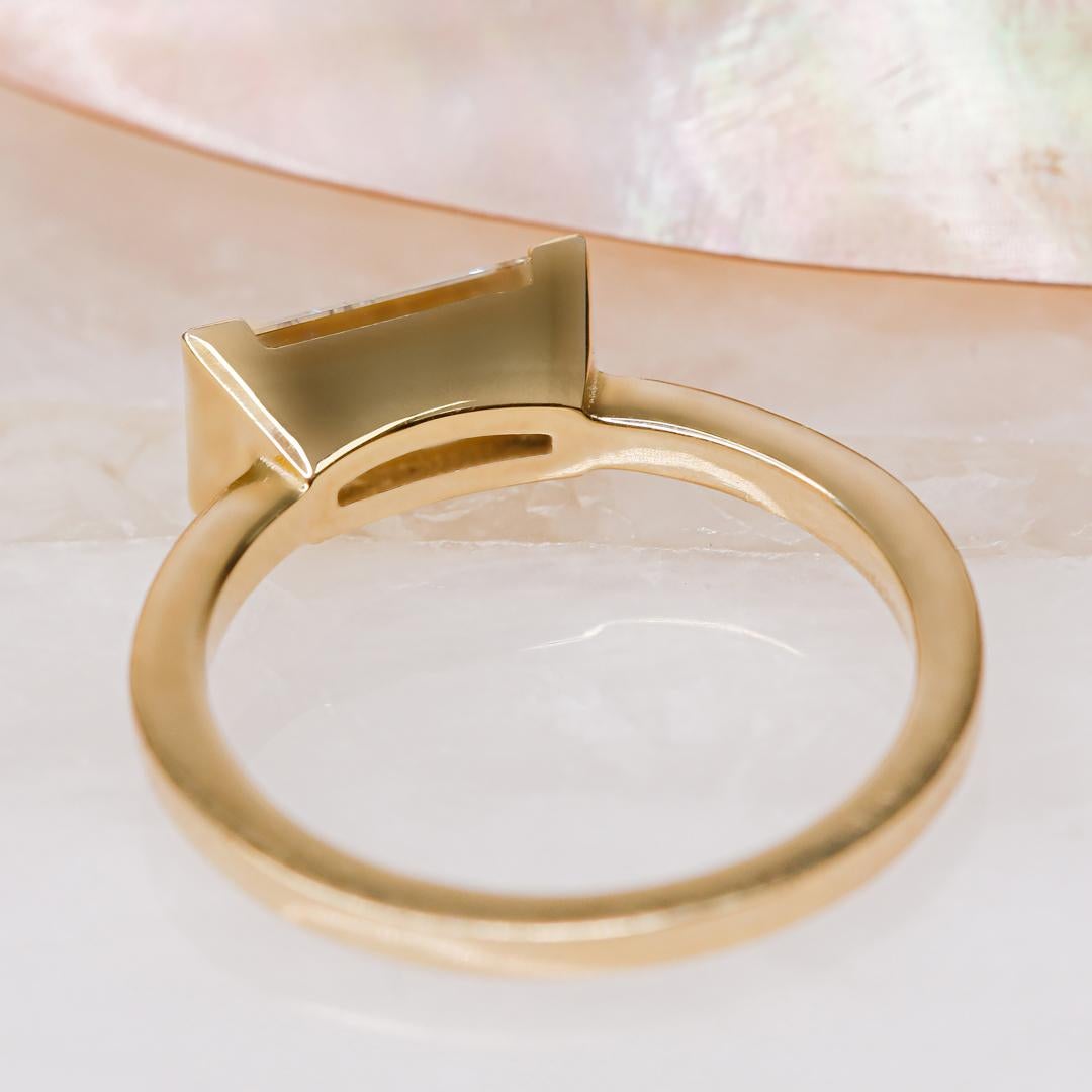 Natürlicher Gia-zertifizierter Art Deco 1,52 Karat Diamantring mit Ost-West-Diamant im Baguetteschliff im Zustand „Neu“ im Angebot in רמת גן, IL