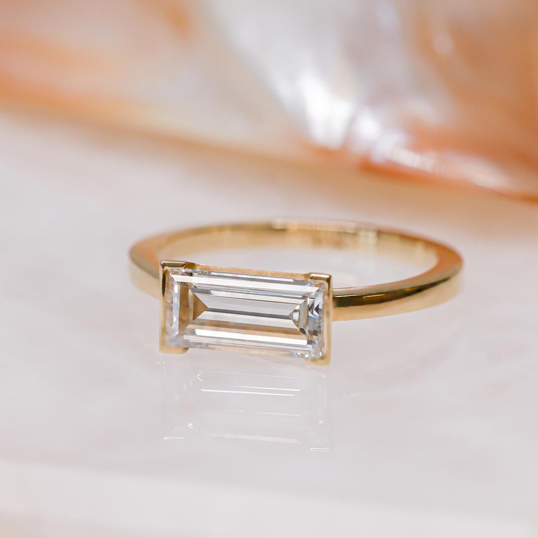 Nature GIA Certified Art Deco 1.52 Carats East-West Baguette Cut Diamond Ring  en vente 2