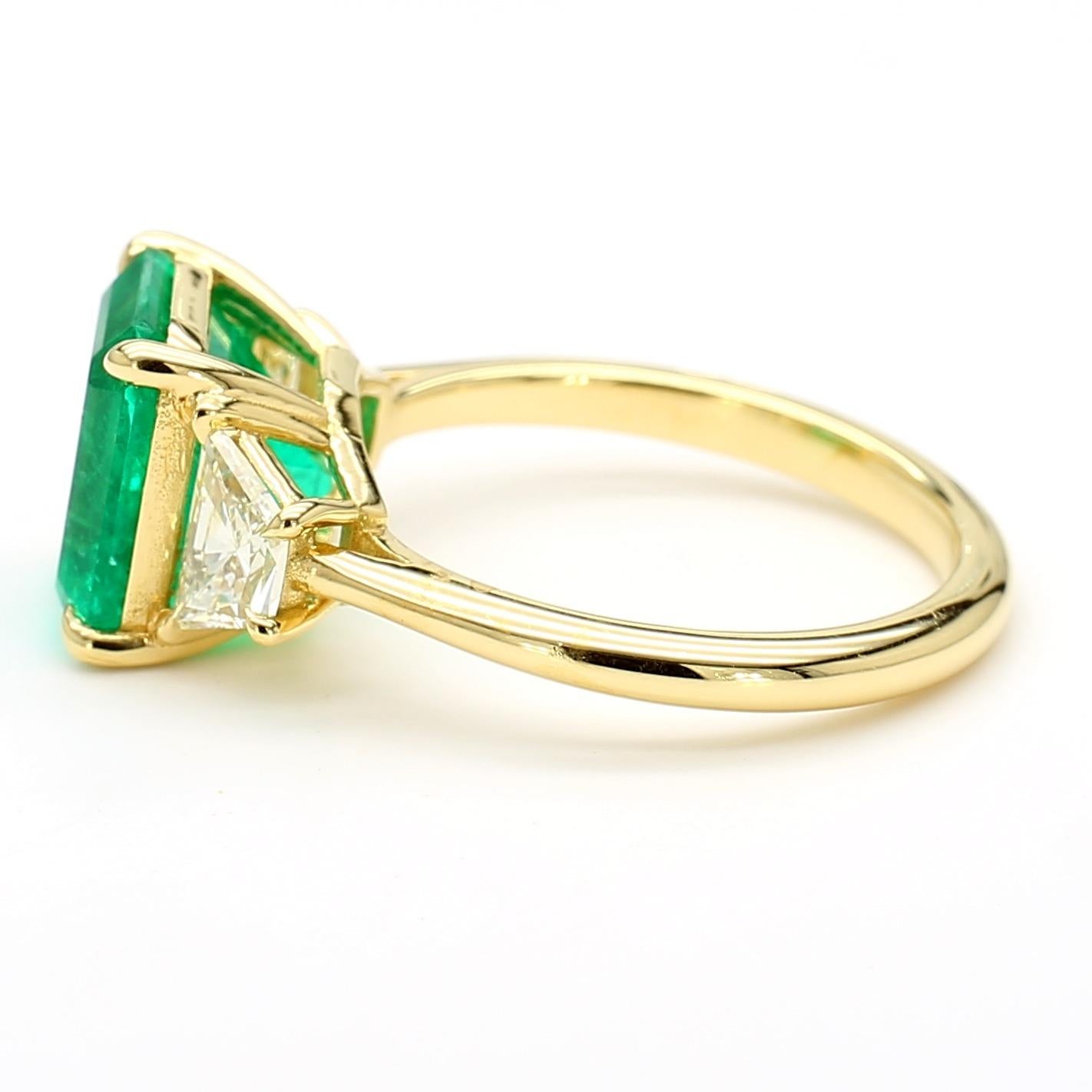 Natürlicher GIA zertifizierter kolumbianischer Smaragd Ring 3,91 Karat (Smaragdschliff) im Angebot