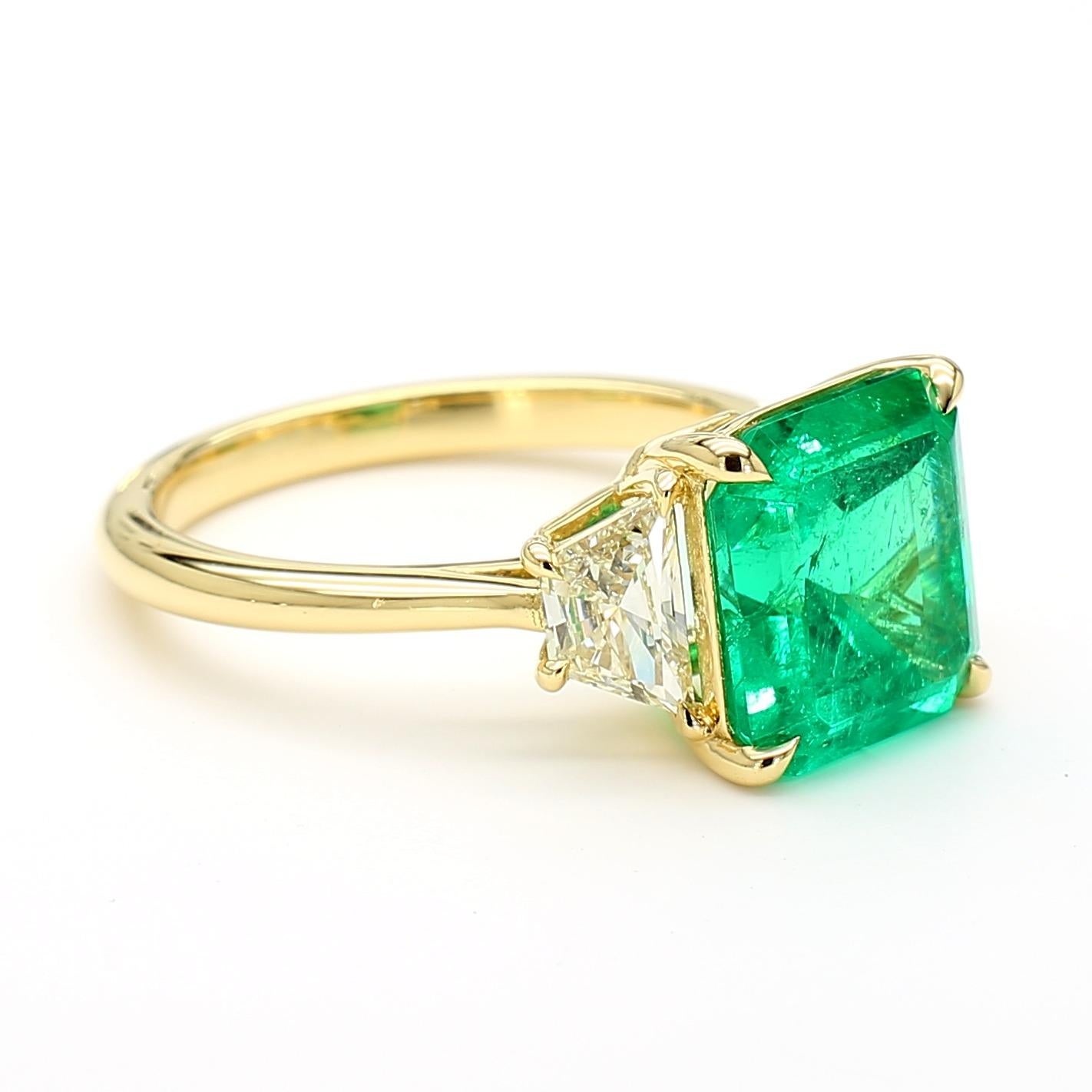 Natürlicher GIA zertifizierter kolumbianischer Smaragd Ring 3,91 Karat im Angebot 2