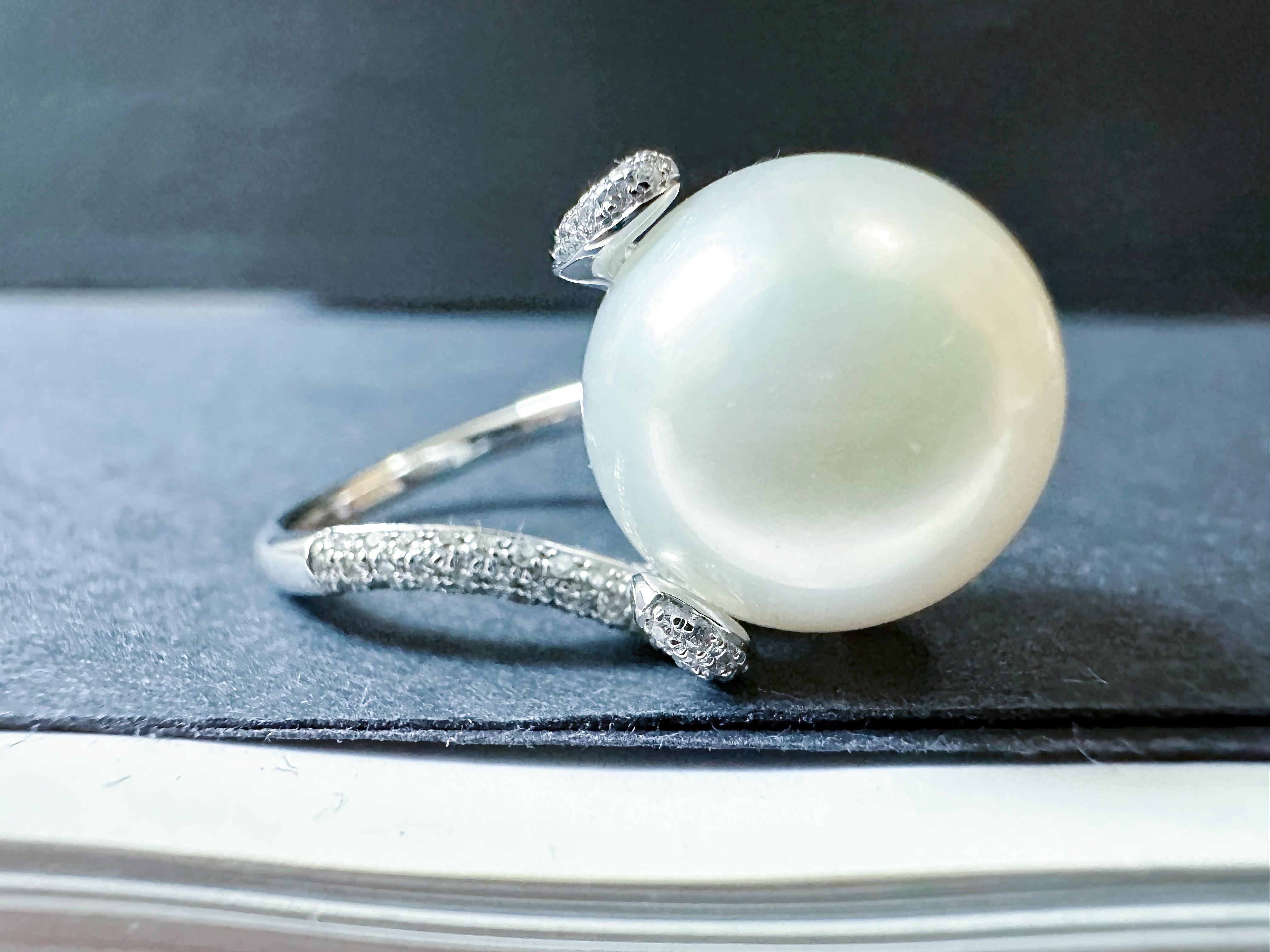 Round Cut Natural Giant South Sea Pearl Ring with Diamond in 18K White Gold For Sale