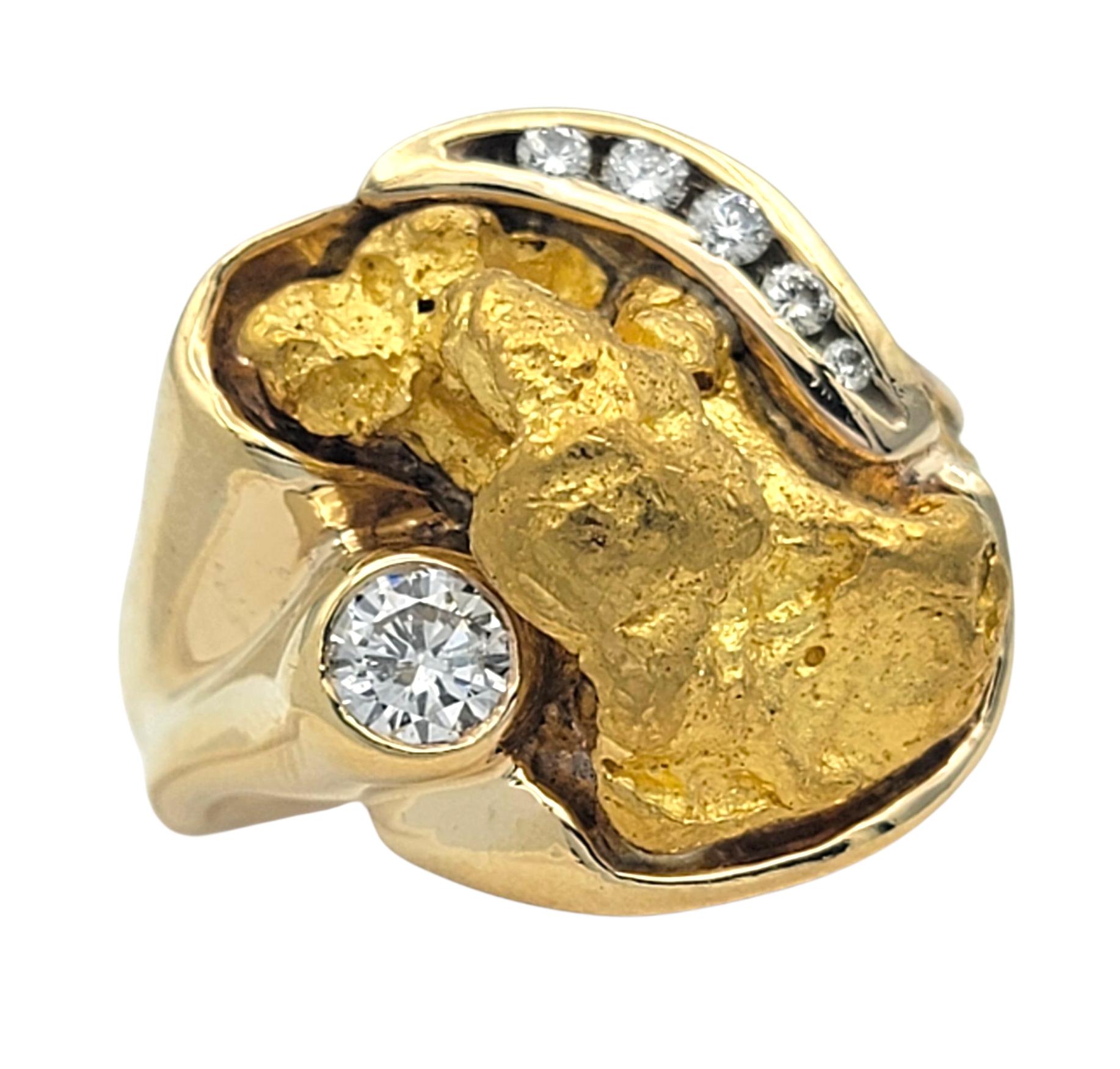 Anillo Cóctel Pepita de Oro Natural con Diamantes Redondos en Oro Amarillo de 14 Kilates Contemporáneo en venta