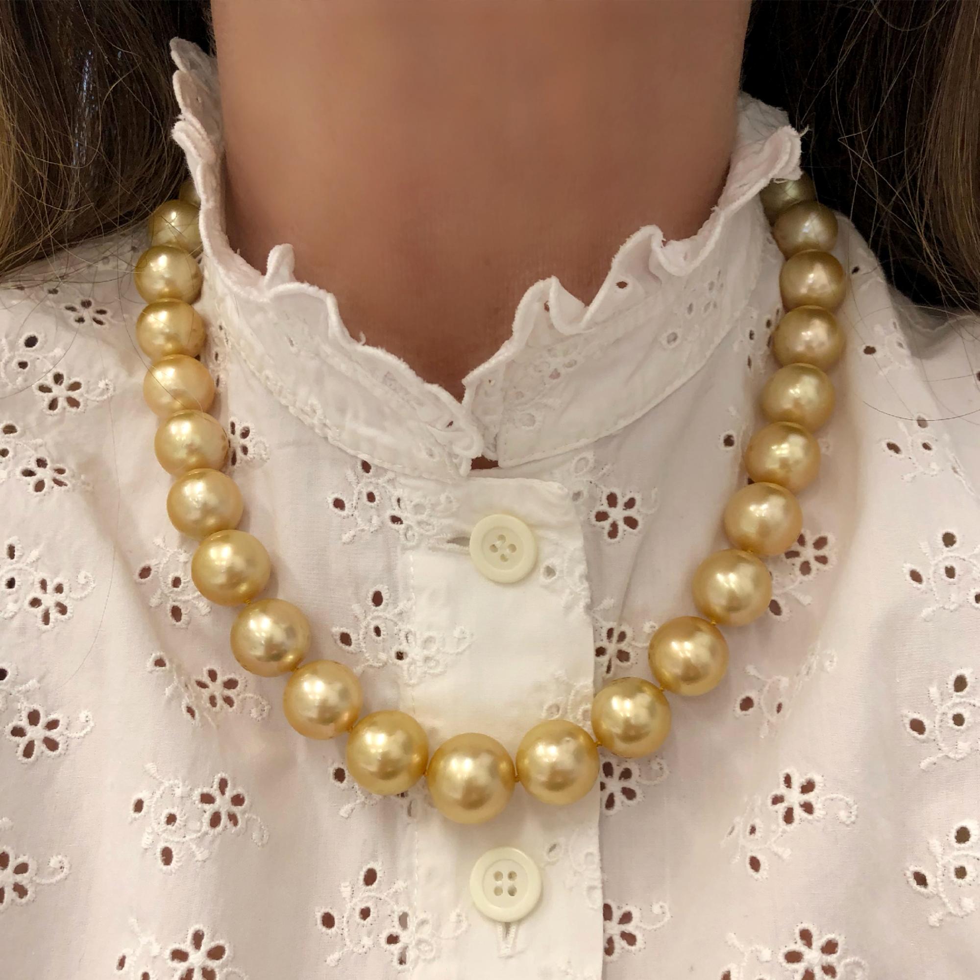 Südseeperlen-Halskette aus natürlichem Gold mit Diamantverschluss für Damen oder Herren im Angebot