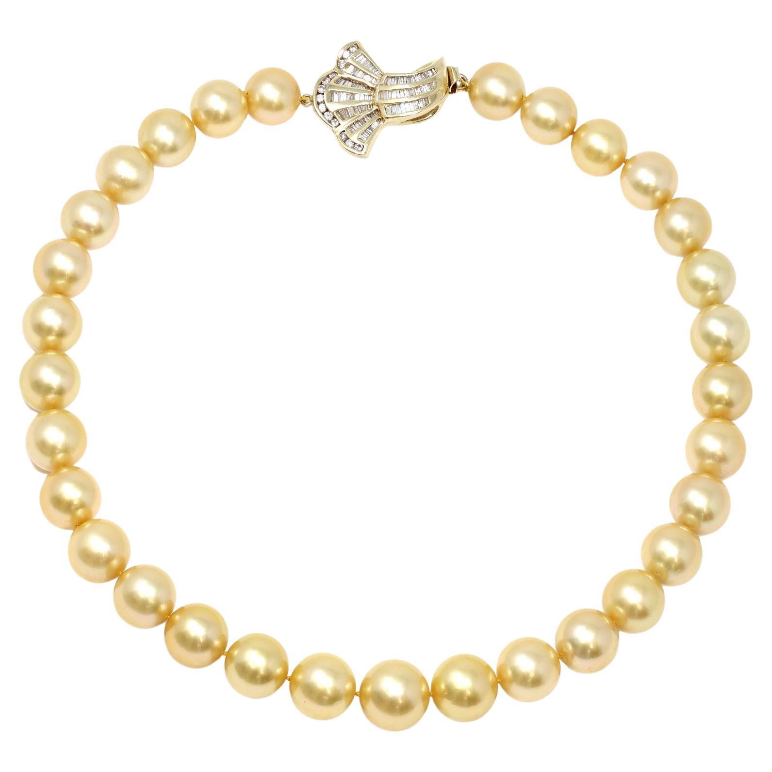 Südseeperlen-Halskette aus natürlichem Gold mit Diamantverschluss im Angebot