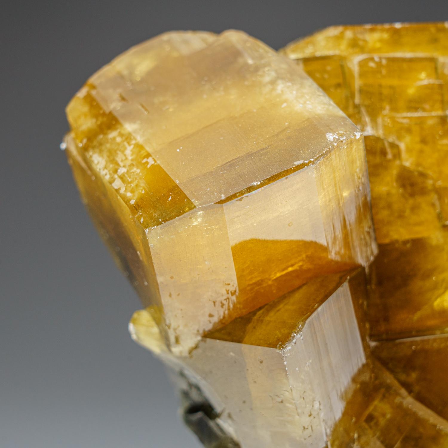 From Lushi, Henan Province, China.

Long cluster of large, blocky crystals of yellow-tan barite crystals. The barites are translucent and show internal growth phantoms.


Weight: 2.8 lbs, dimensions: 3 x 3 x 5 inches.