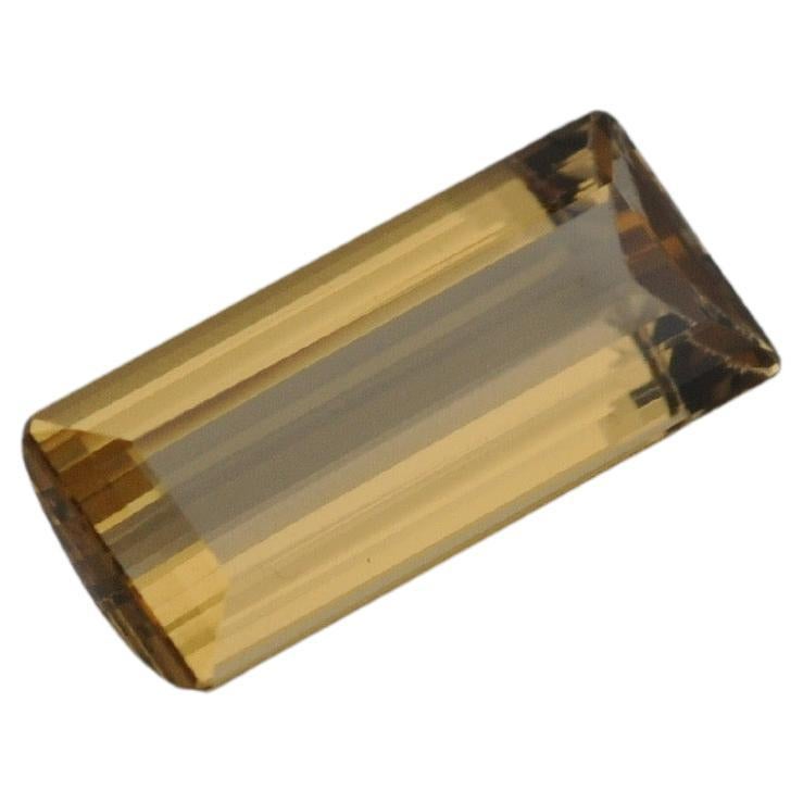 Berillo dorato naturale di alta qualità - 4,80 carati

Un berillo dorato naturale di alta qualità con un taglio rettangolare allungato, del peso di 4,80 ct. La gemma è completamente priva di inclusioni e affascina con il suo colore chiaro e giallo