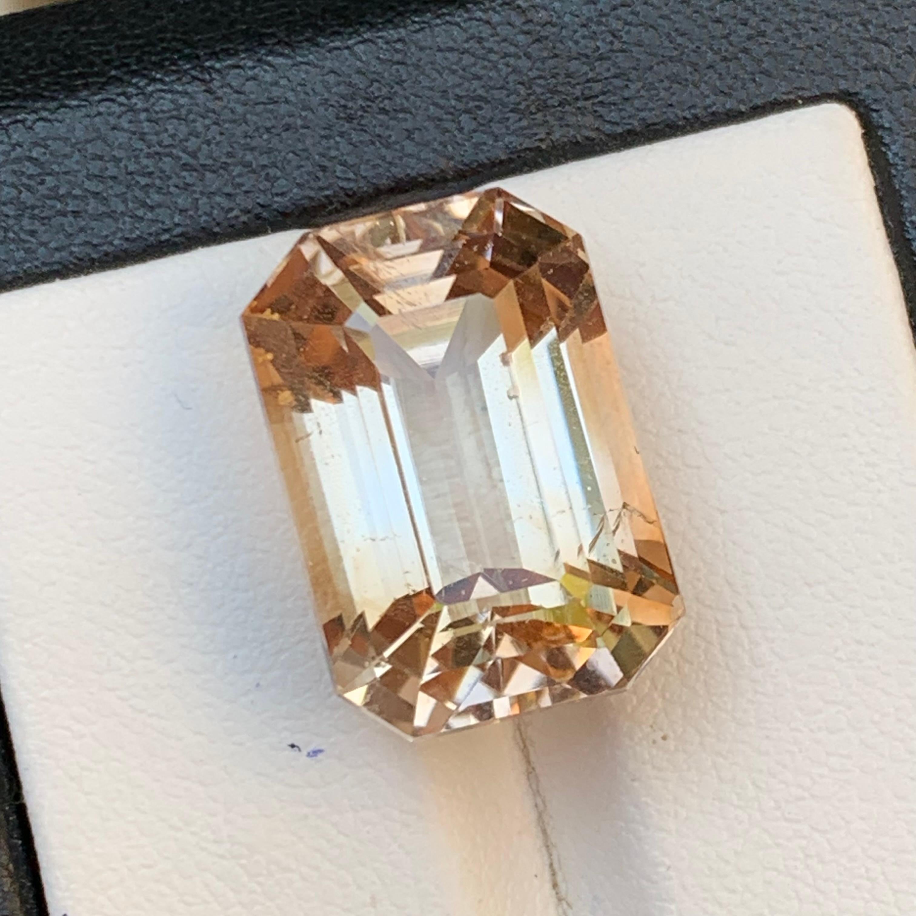 Topacio Marrón Dorado Natural 26.60 Ct Corte Esmeralda Gema Suelta para Colgante Joya en Nuevo estado para la venta en Peshawar, PK