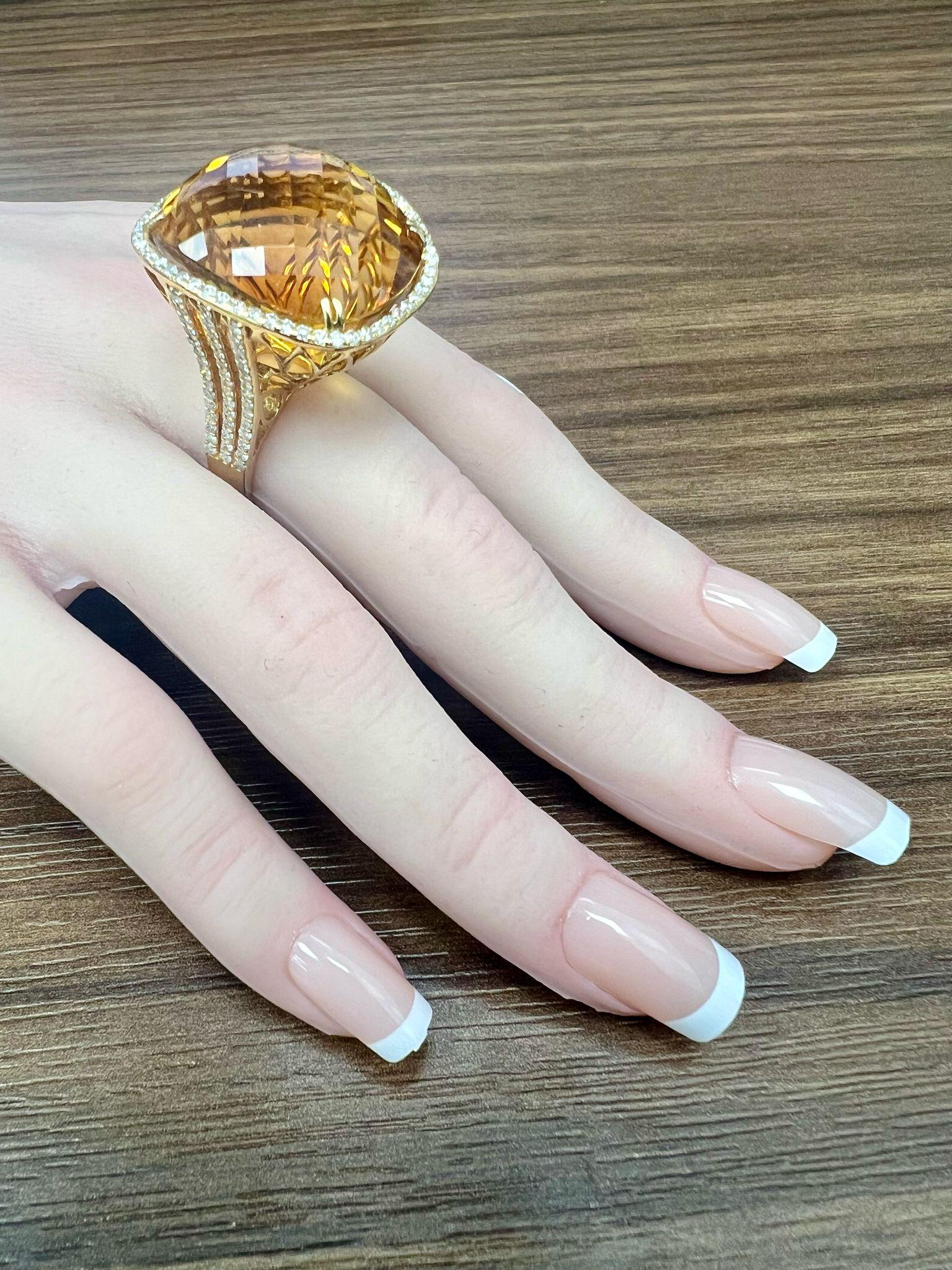 Ring mit natürlichem goldenem Topas und Diamant (Gemischter Schliff) im Angebot