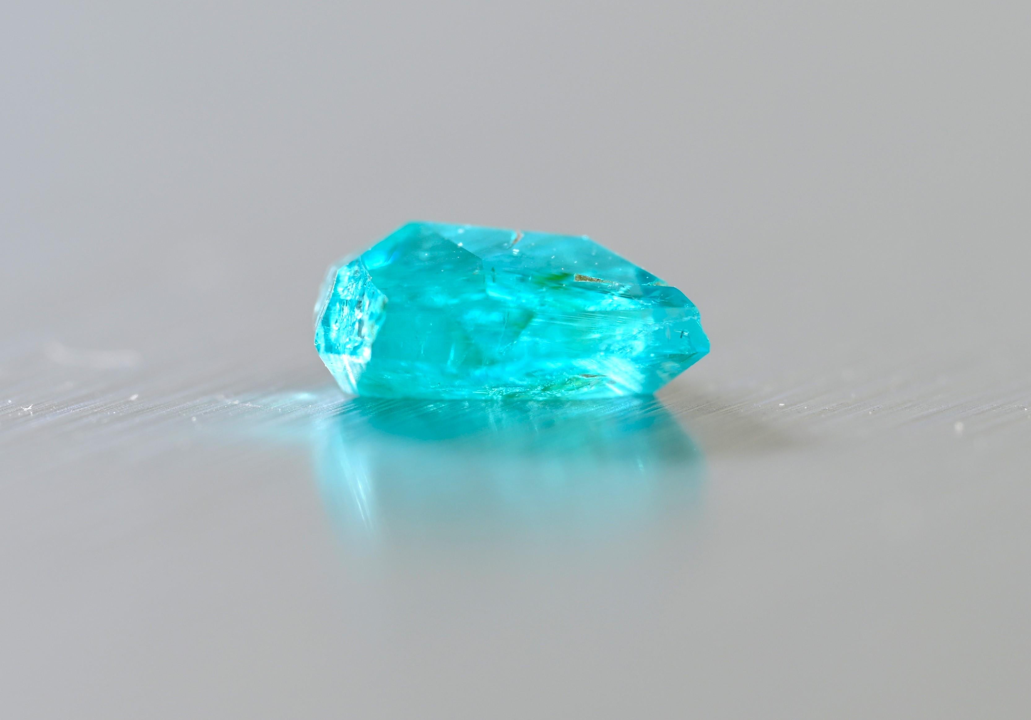 Taille écusson Naturelle Tourmaline Paraiba Brésilienne Verte/Bleue 0.88 carat/GIA Report /Top Color en vente