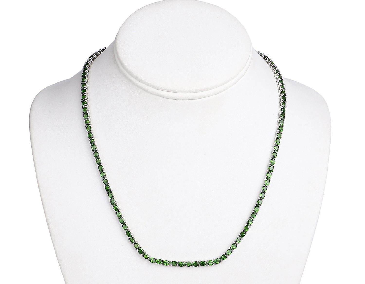 It comes with the appraisal by GIA GG/AJP
Chrome Diopside = 19 Carats ( 5 x 3 mm )
Cut: Oval
Total Quantity of Chrome Diopside: 86
Primary Stone Color: Green
Metal: Sterling Silver
Length: 18 Inches