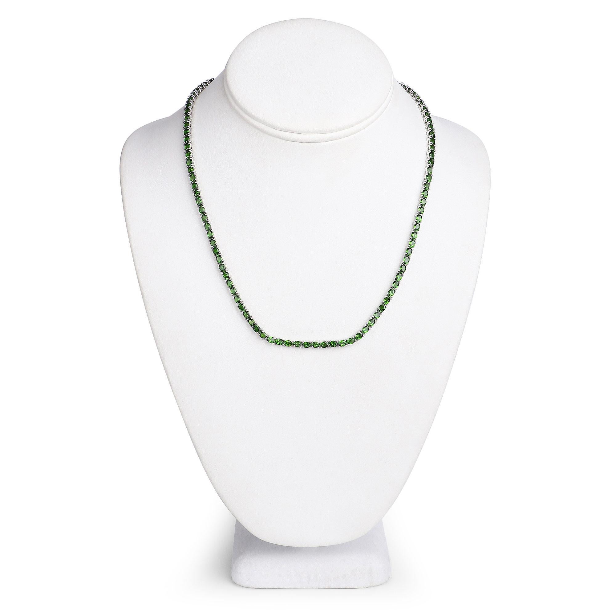 Natural Green Chrome Diopside Tennis Necklace 19 Carats Sterling Silver In Excellent Condition For Sale In Laguna Niguel, CA