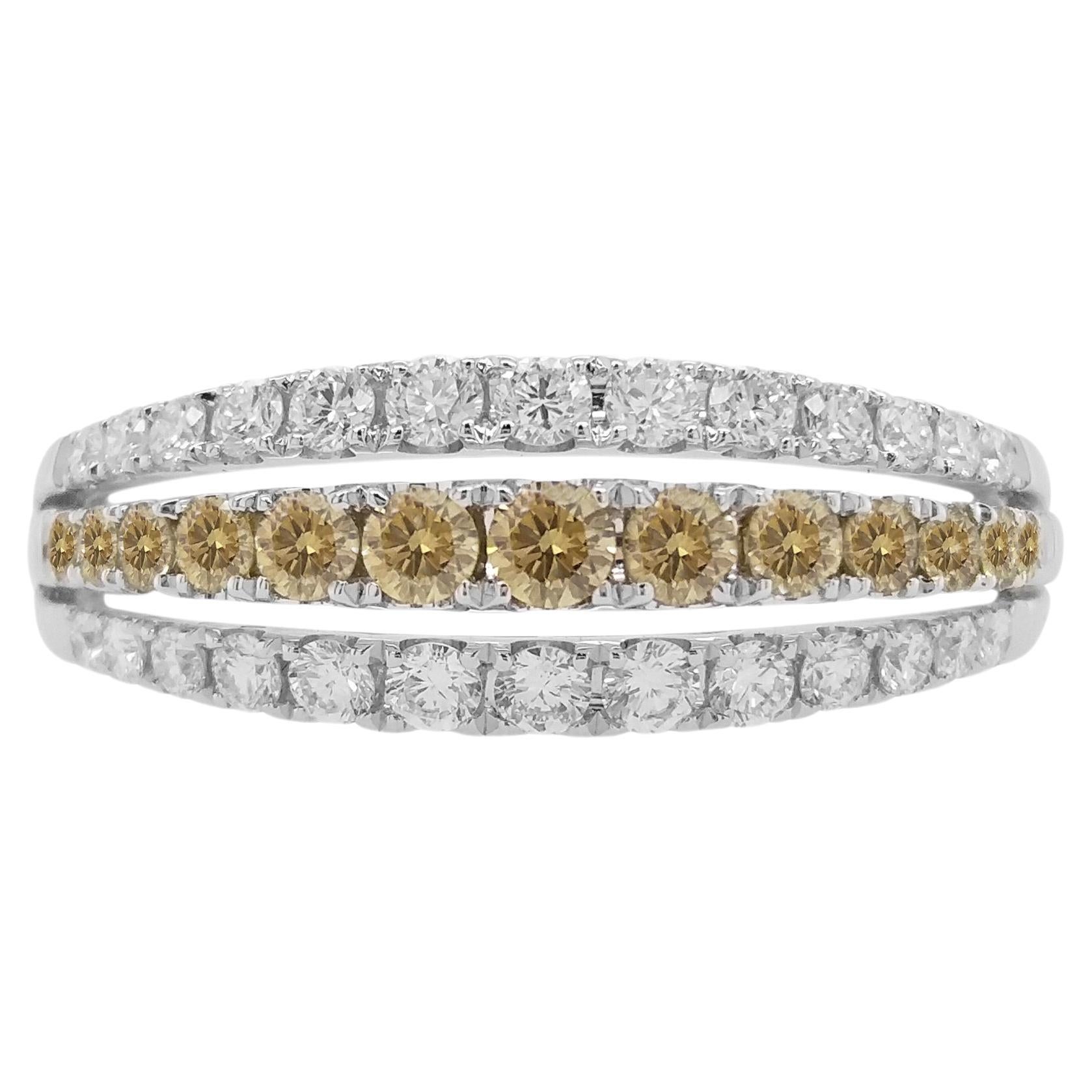 Natural Green Diamond 18K Gold Band Ring For Sale