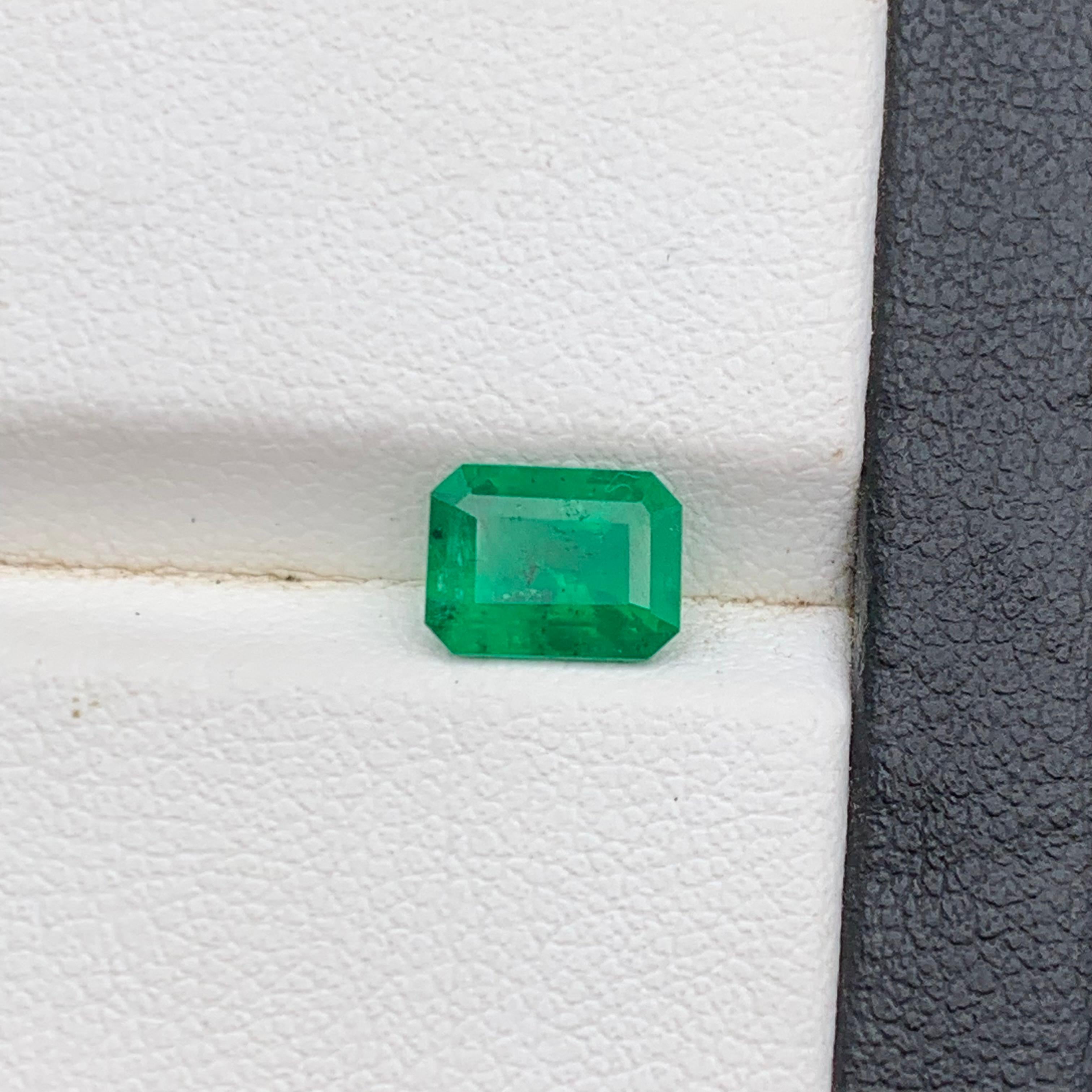 Natürlicher grüner Smaragd 1,14 Karat Loser Edelstein - für Ring oder Schmuckfassung (Smaragdschliff) im Angebot