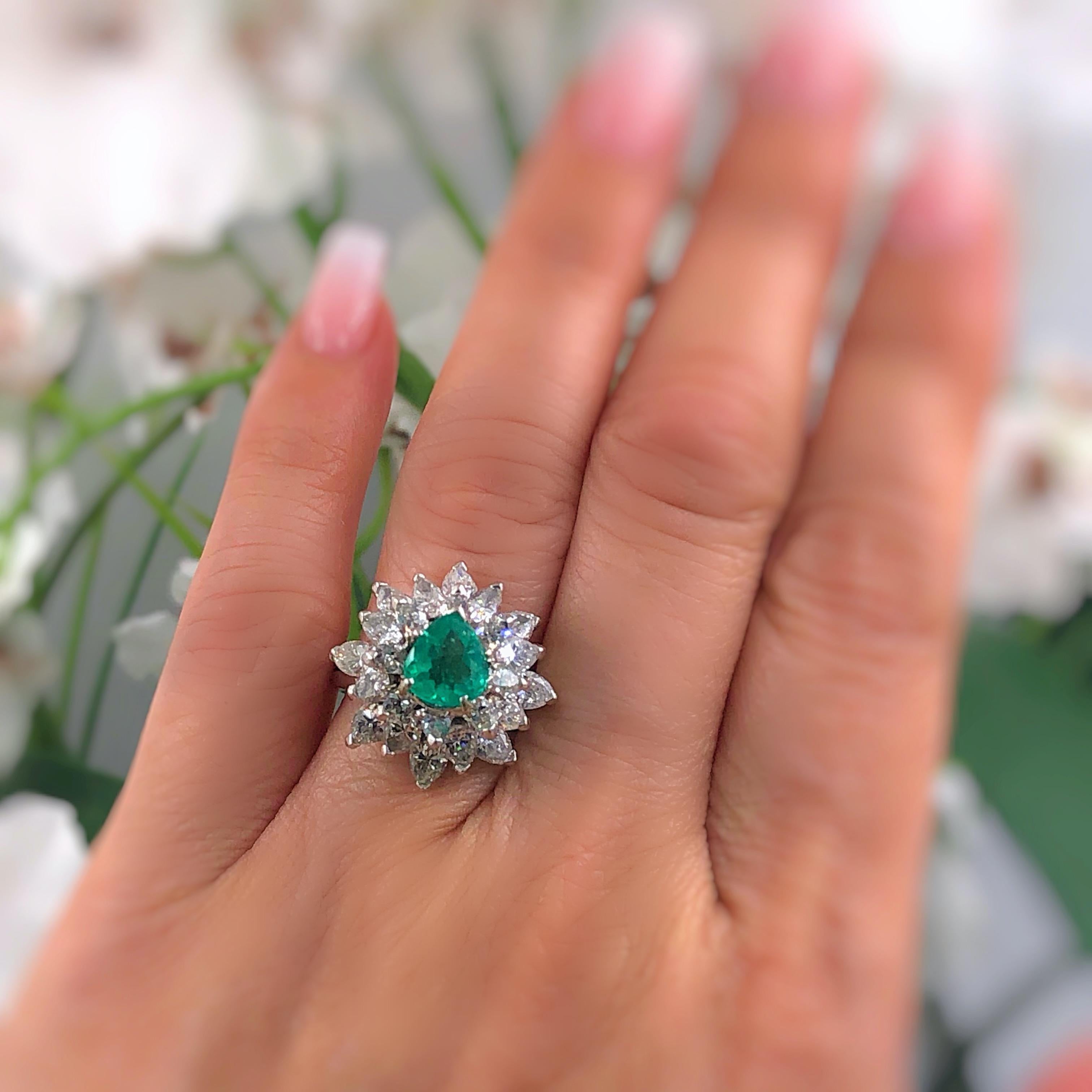 Bague ballerine en platine avec émeraude verte naturelle et diamants de 3,50 carats Pour femmes en vente