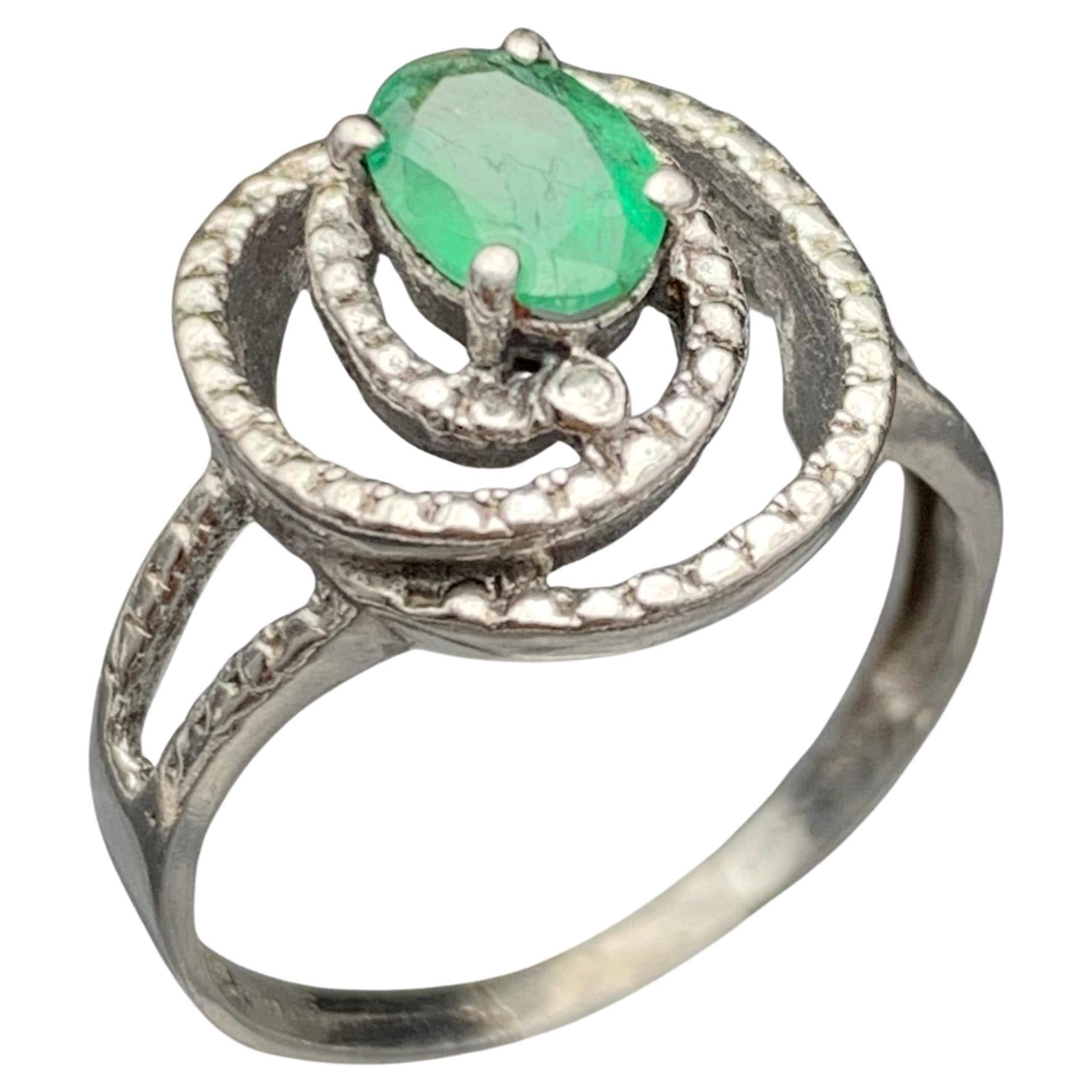 Natural Green Emerald Cocktail Ring in 925 Sterling Silver Handmade Ring Jewelry For Sale