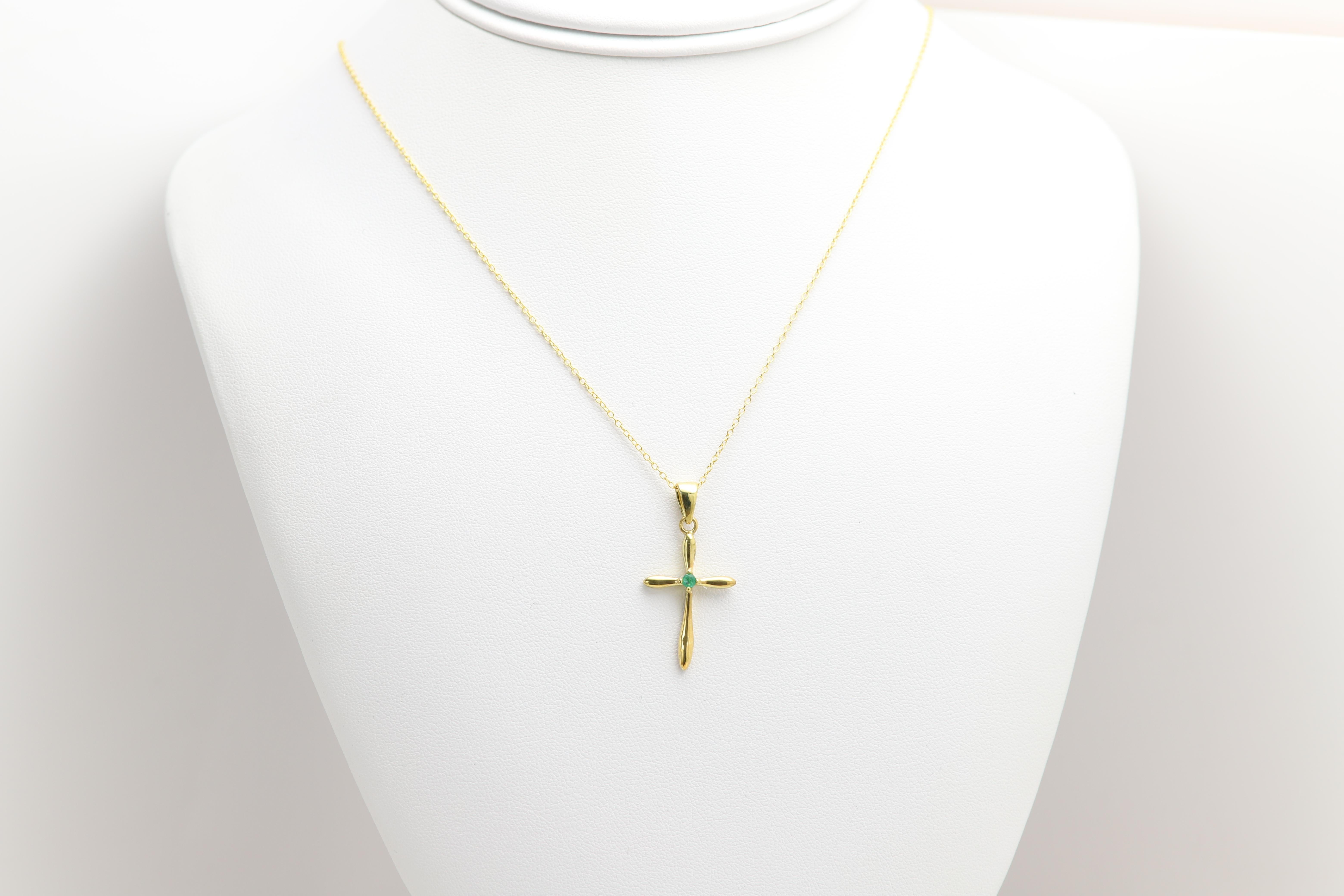 Natural Green Emerald Cross Pendant Sterling Silver Cross en venta 2
