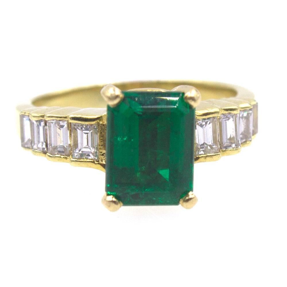Natural Green Emerald Diamond 18 Karat Yellow Gold Ring GIA Certified In Excellent Condition In Boca Raton, FL