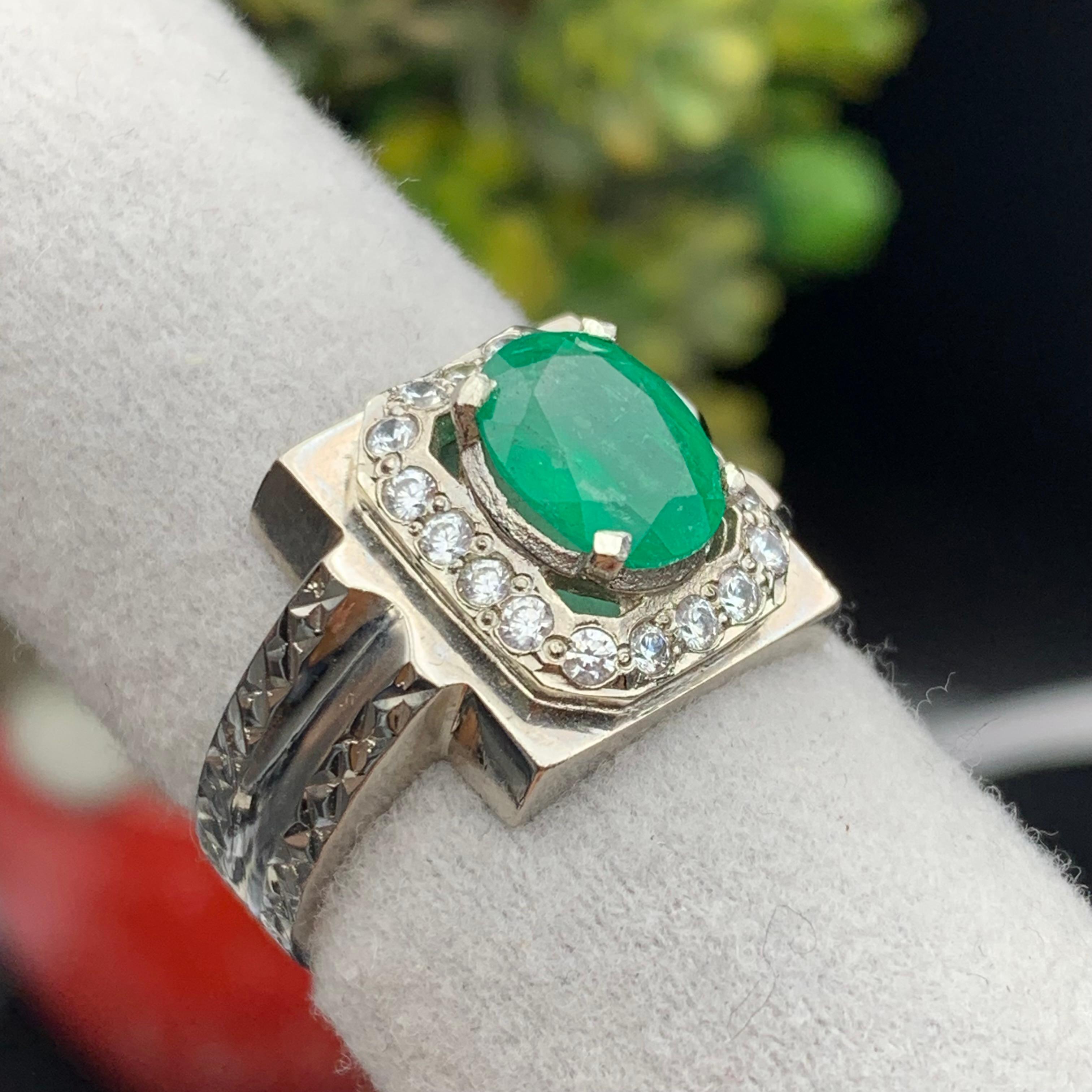 Anello con smeraldo verde naturale in argento 925 - Cocktail fatto a mano, taglia 10 in vendita 2