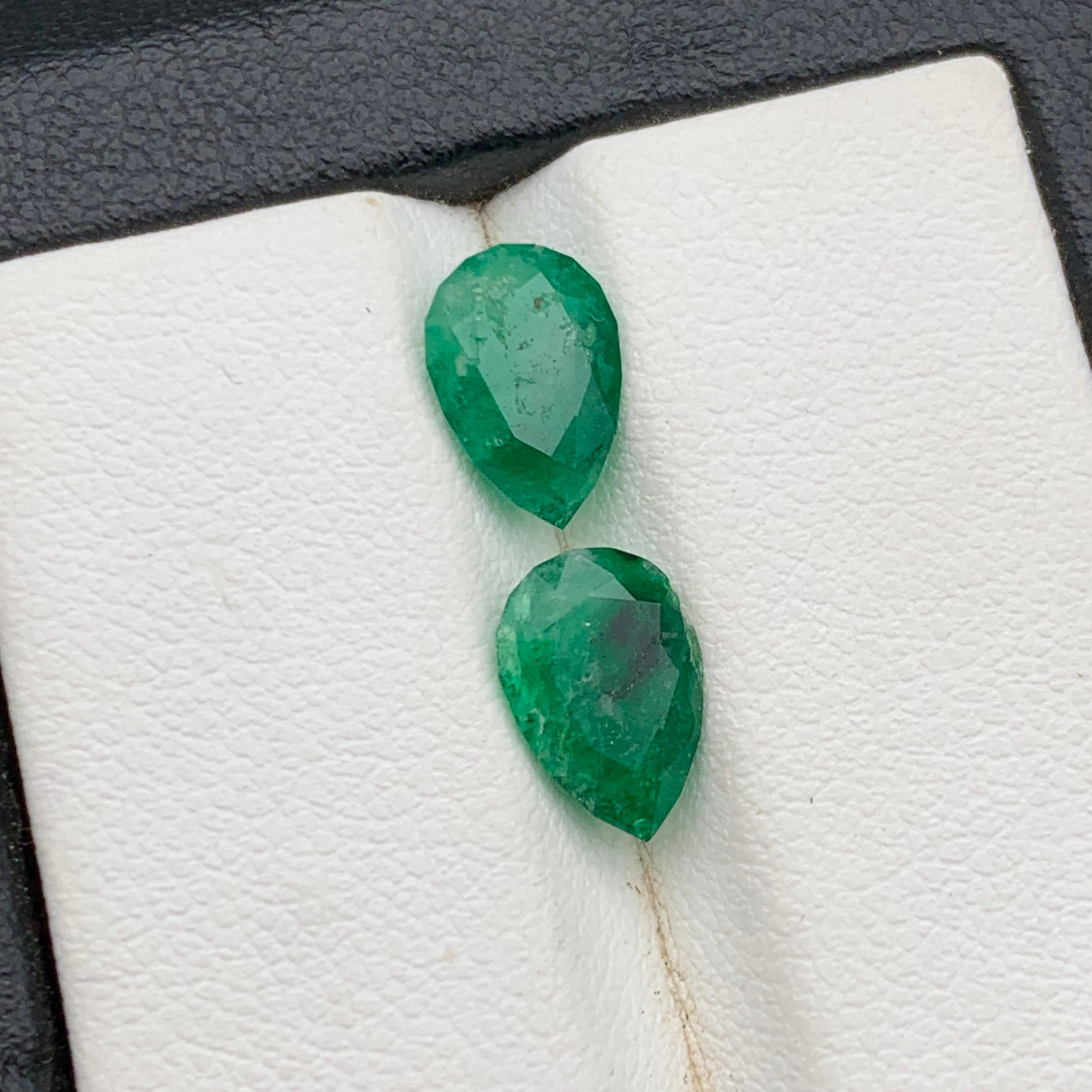 Natürlicher Grüner Smaragd Lose Edelstein Paar 2.90 Ct Birnenschliff für Ohrringe Schmuck (Zeitgenössisch) im Angebot