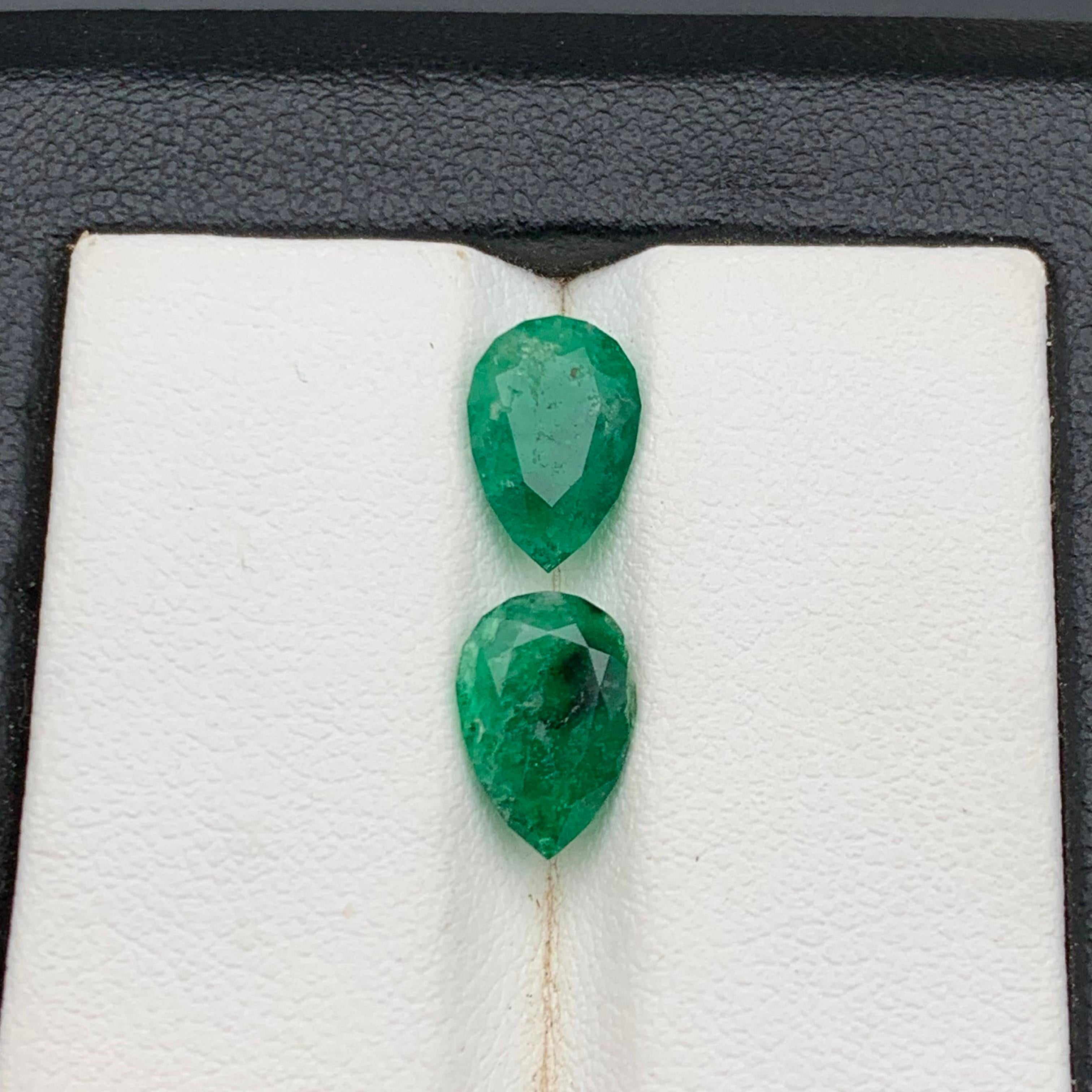 Natürlicher Grüner Smaragd Lose Edelstein Paar 2.90 Ct Birnenschliff für Ohrringe Schmuck (Tropfenschliff) im Angebot