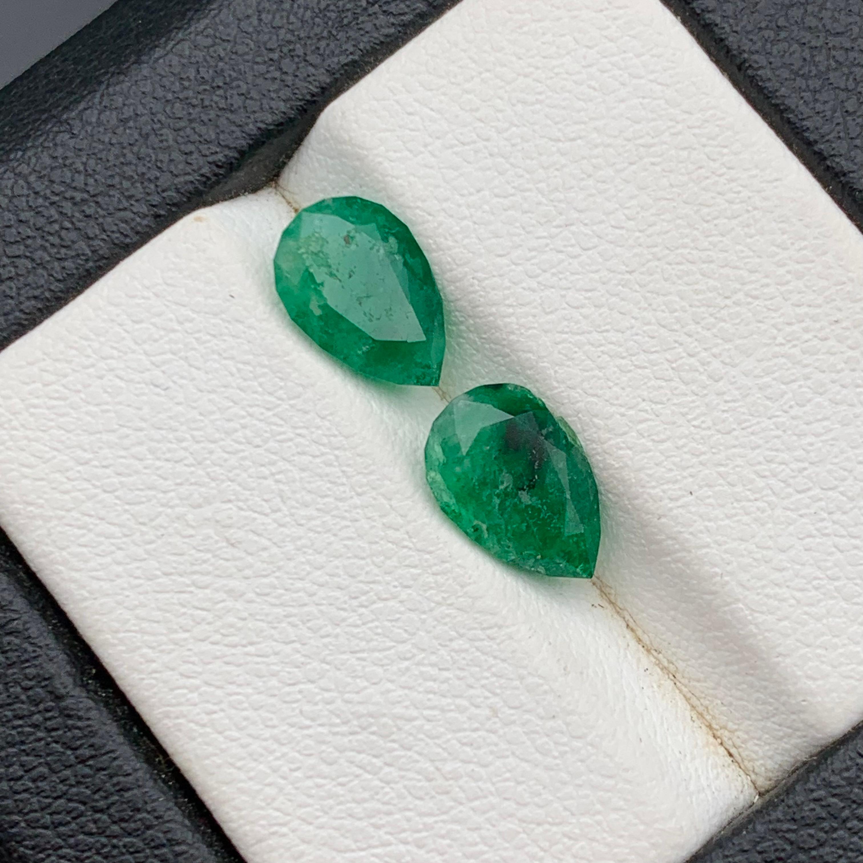 Natürlicher Grüner Smaragd Lose Edelstein Paar 2.90 Ct Birnenschliff für Ohrringe Schmuck im Angebot 2