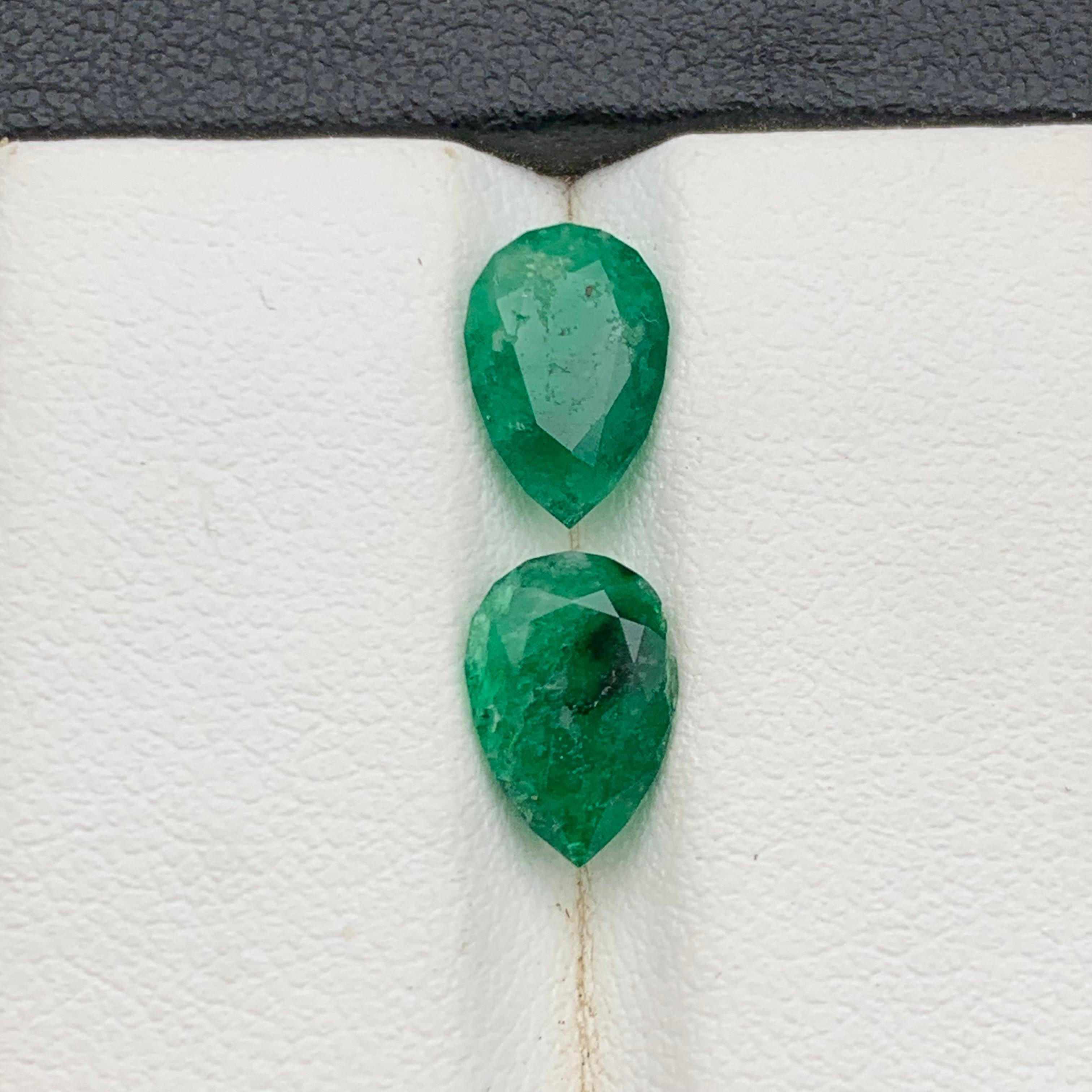 Natürlicher Grüner Smaragd Lose Edelstein Paar 2.90 Ct Birnenschliff für Ohrringe Schmuck im Angebot 3