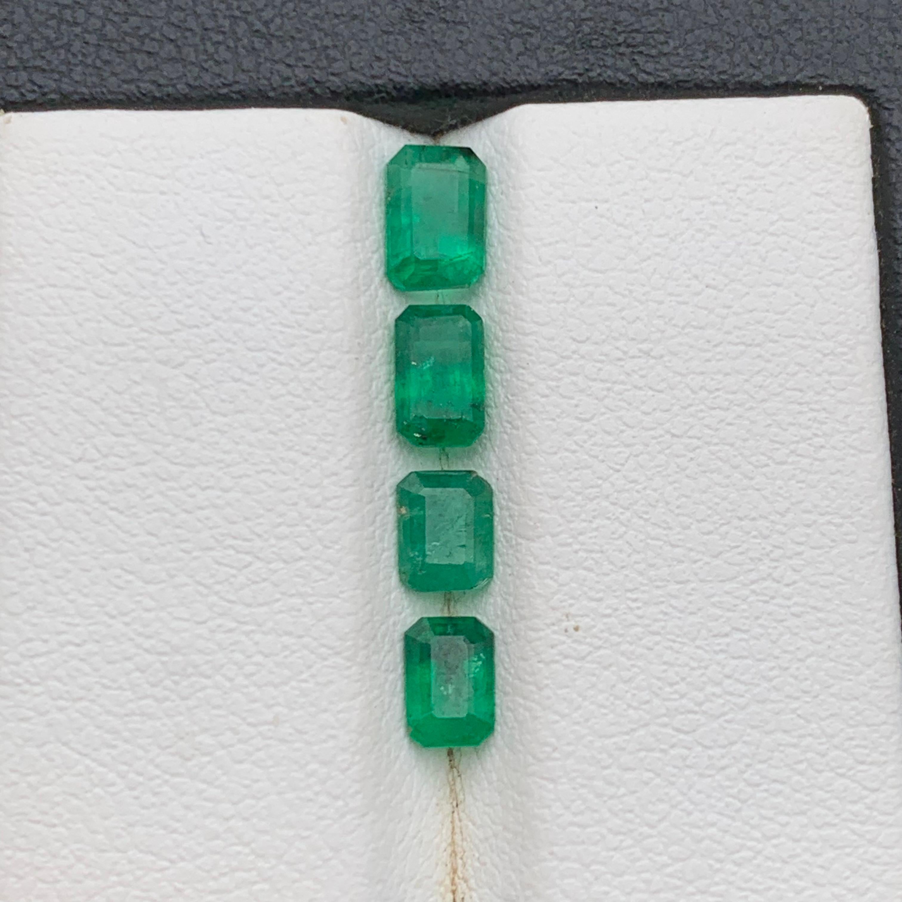 Deep Rich Green Natural Emerald Schmuck Größe lose Edelsteine Lot für Ringe, Ohrringe, Halskette Anhänger, Armbänder oder jede andere Schmuck Einstellung Smaragd aus Swat Pakistan geschnitten!!!

💎 EDELSTEINART: Smaragd
⚖️ GEWICHT: 1,96 Karat
FORM