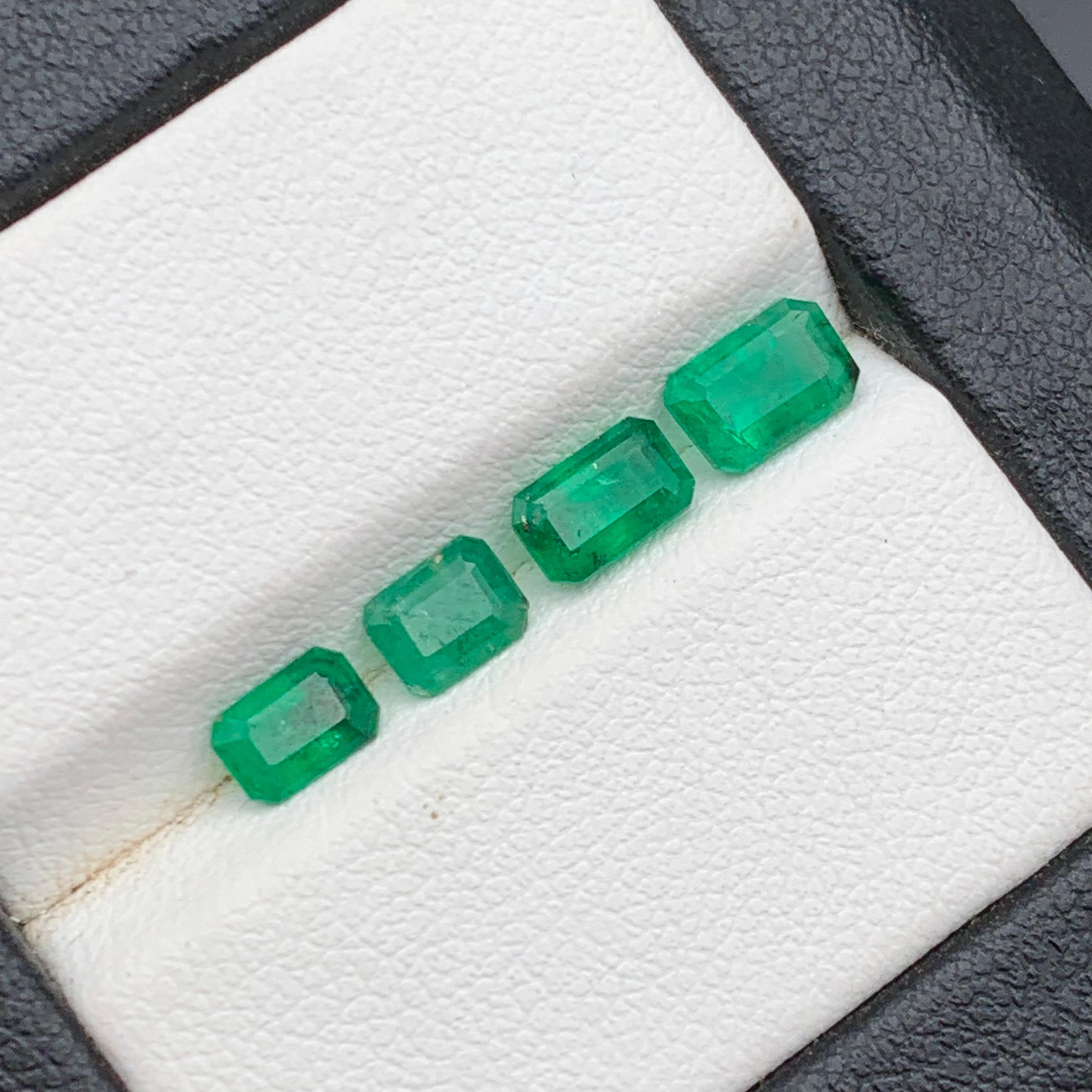 Natürlicher grüner Smaragd Lot 1,96 Ct (4 PCs) Lose Edelsteine Schmuck Größe von Swat im Zustand „Neu“ im Angebot in Peshawar, PK