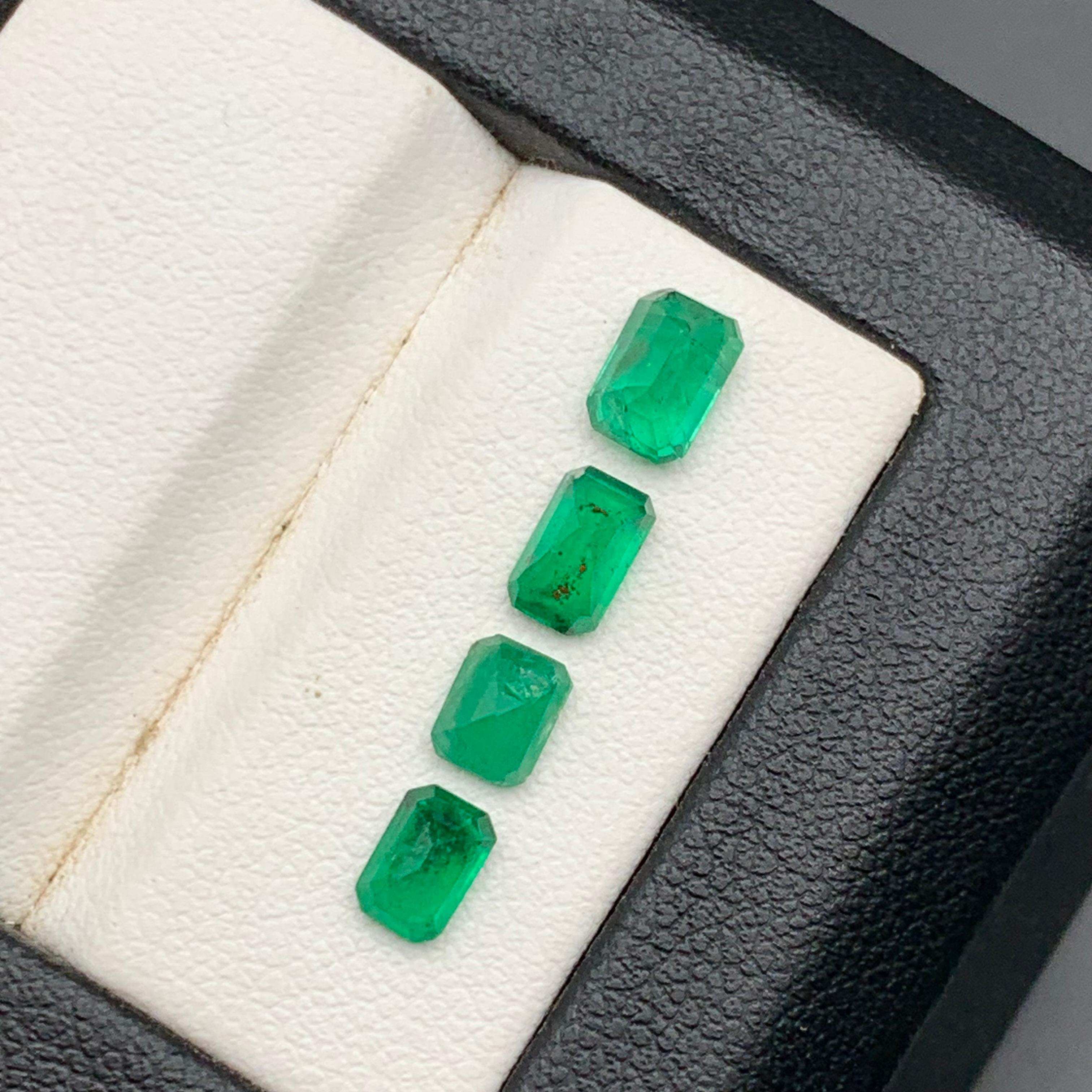 Natürlicher grüner Smaragd Lot 1,96 Ct (4 PCs) Lose Edelsteine Schmuck Größe von Swat für Damen oder Herren im Angebot