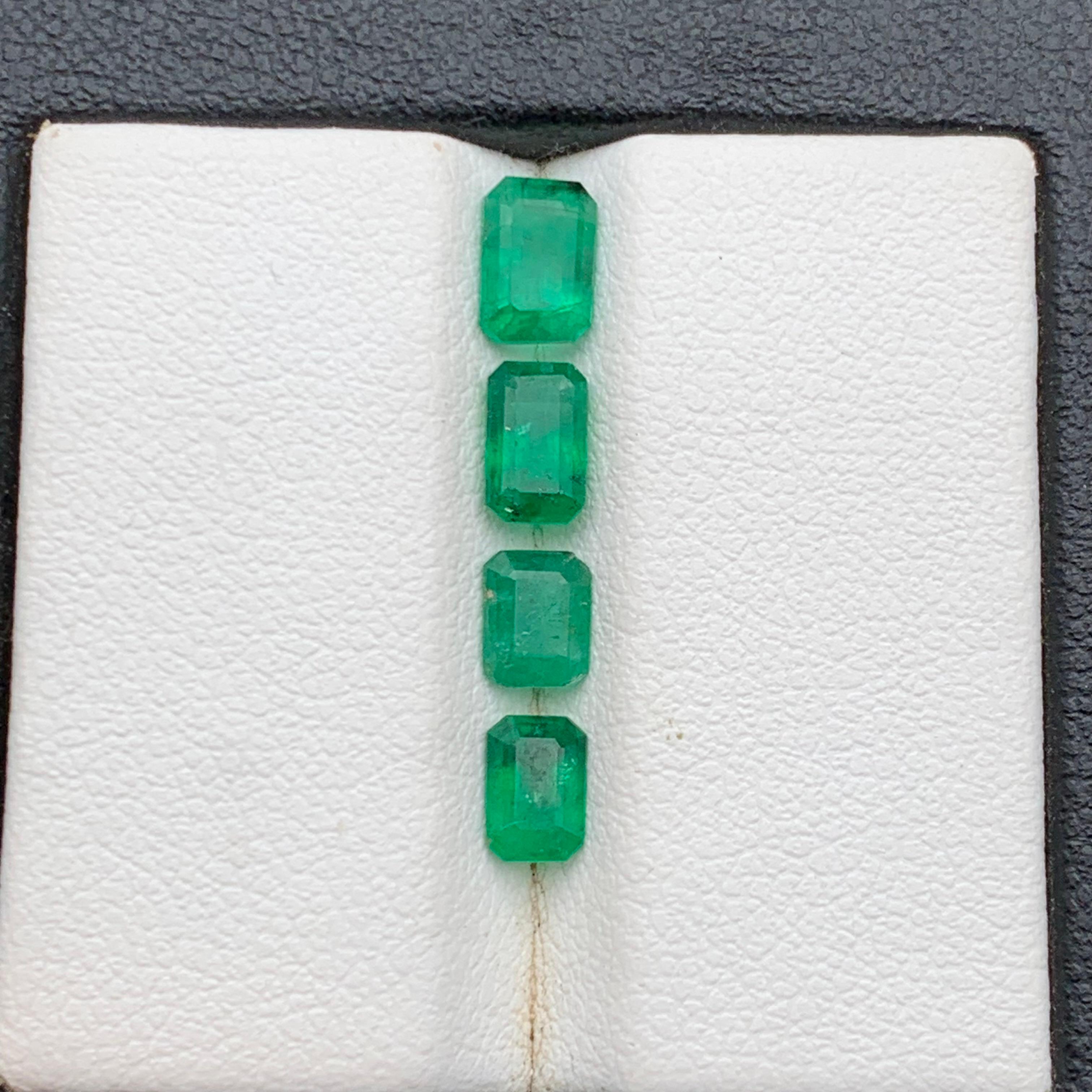 Natürlicher grüner Smaragd Lot 1,96 Ct (4 PCs) Lose Edelsteine Schmuck Größe von Swat im Angebot 1