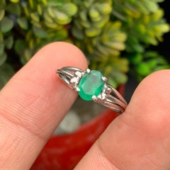 Esmeralda verde natural talla oval Anillo de plata de ley 925 hecho a mano