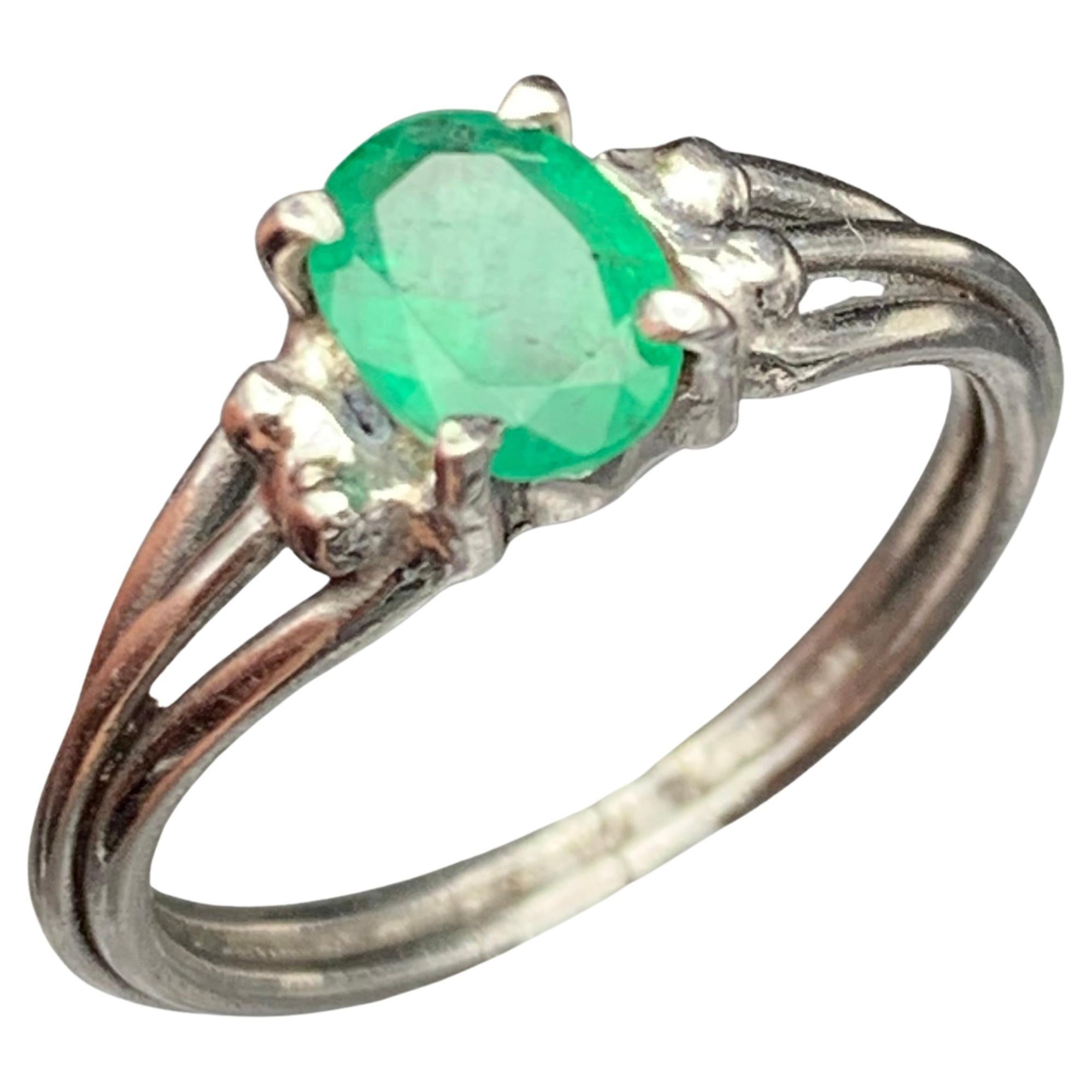 Natural Green Emerald Oval Cut Statement Ring in Handcrafted 925 Sterling Silver in vendita