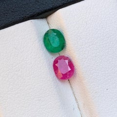 Emeraude verte naturelle & Rubis rose paire inversée 1.36 Ct Oval Cut Loose Gemstones