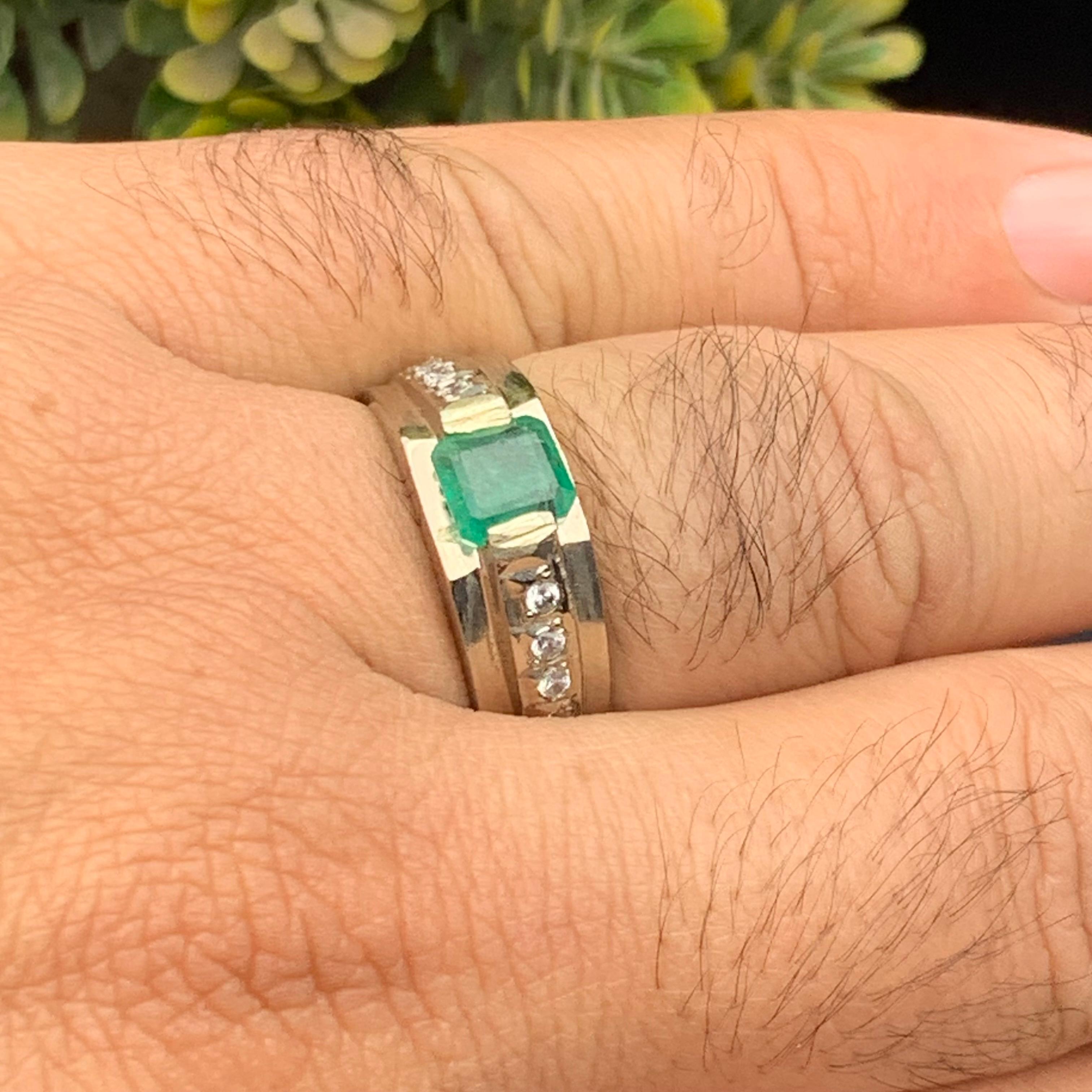 Natürlicher grüner Smaragd Ring in 925 Sterling Silber - Handgefertigt Rhodium plattiert im Angebot 2