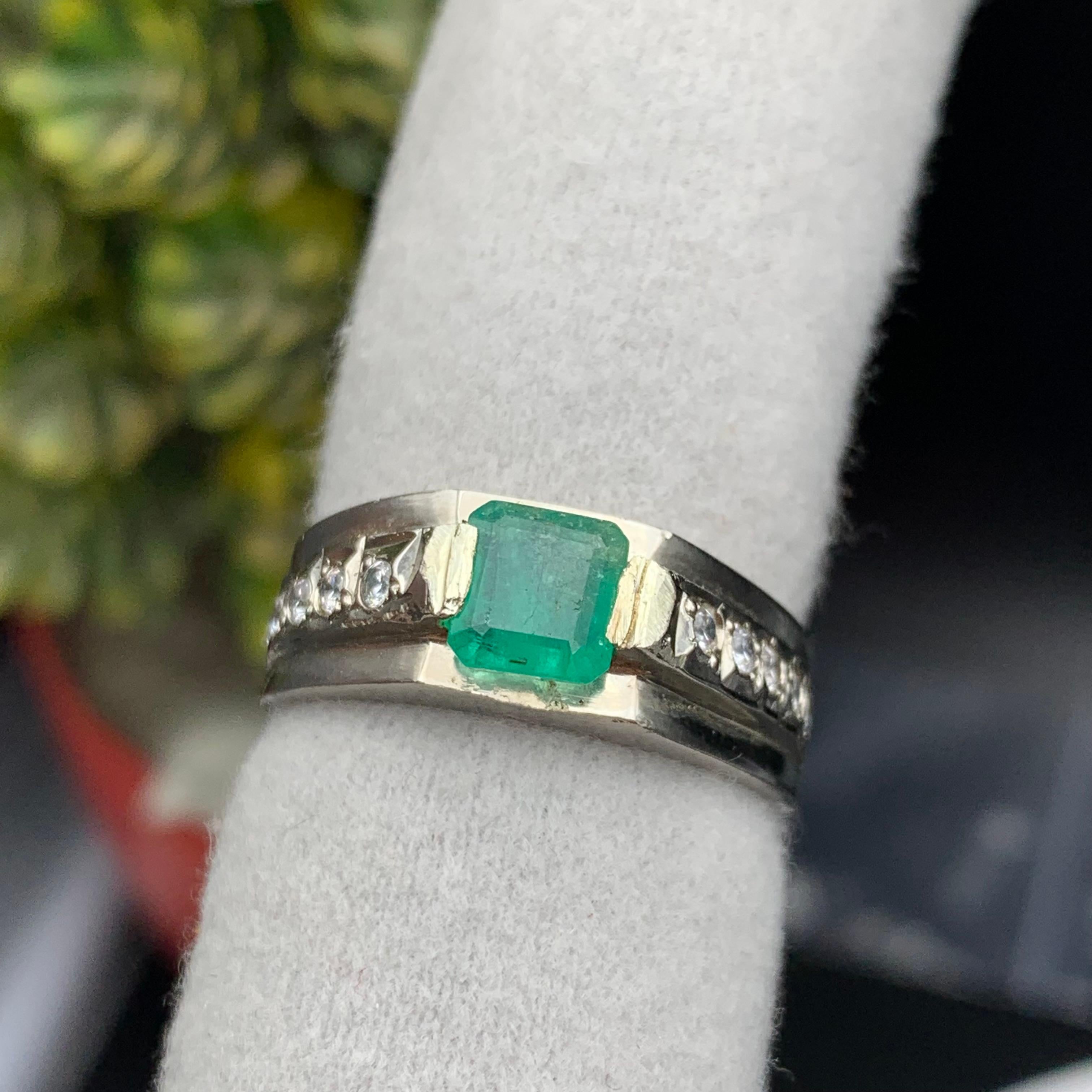 Natürlicher grüner Smaragd Ring in 925 Sterling Silber - Handgefertigt Rhodium plattiert im Angebot 3