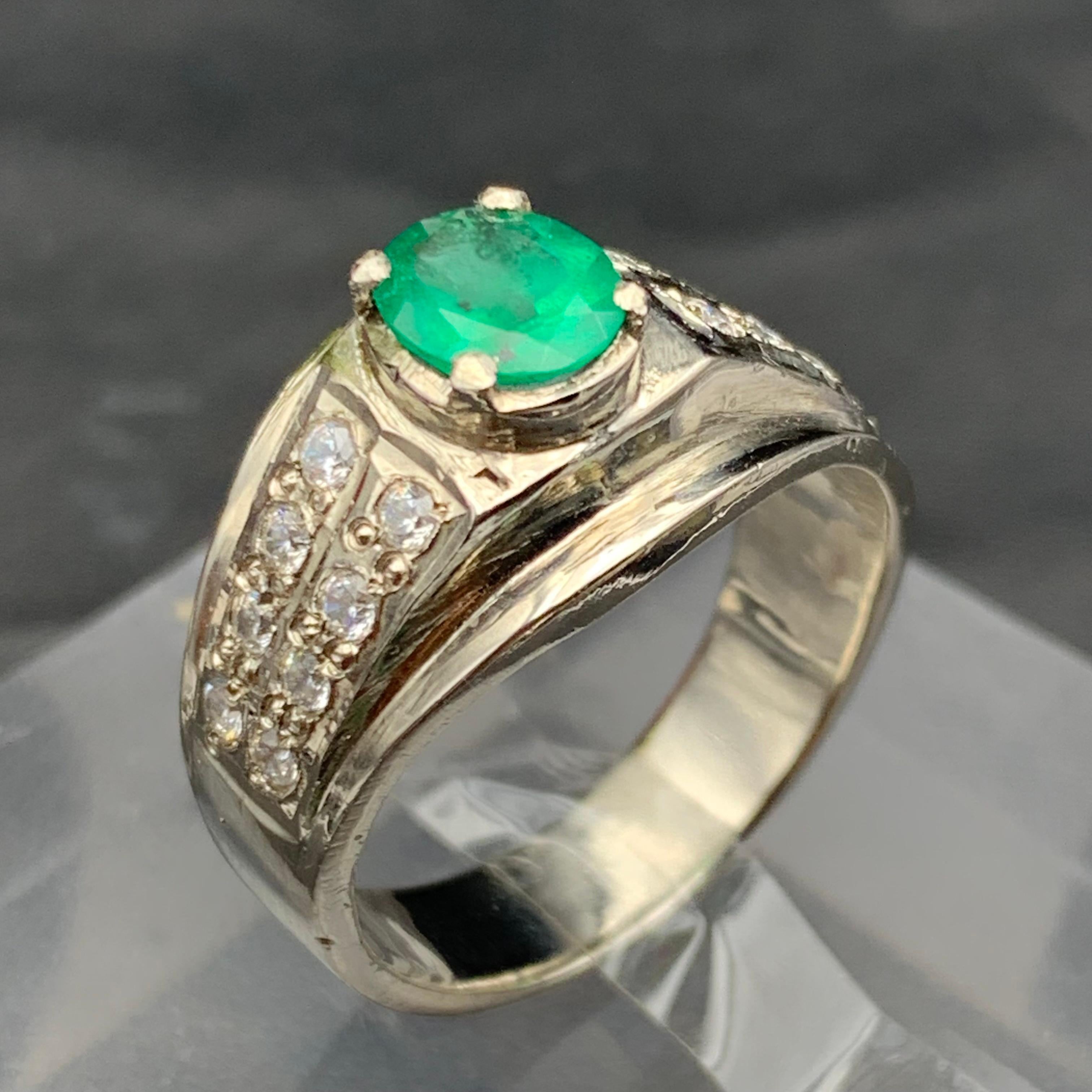Anello con smeraldo verde naturale in argento 925 - Gioielli fatti a mano placcati in rodio in vendita 7