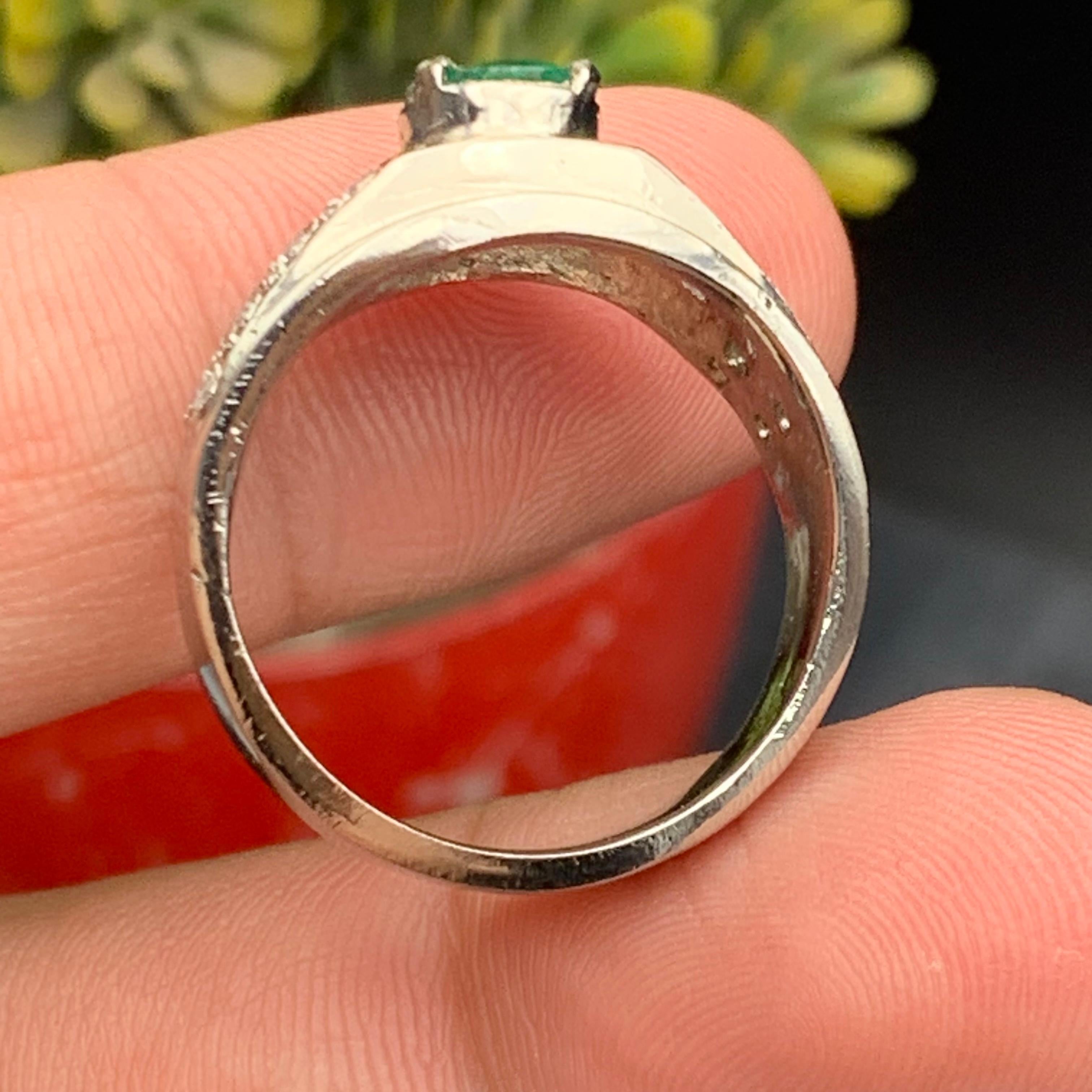 Anello con smeraldo verde naturale in argento 925 - Gioielli fatti a mano placcati in rodio in vendita 2