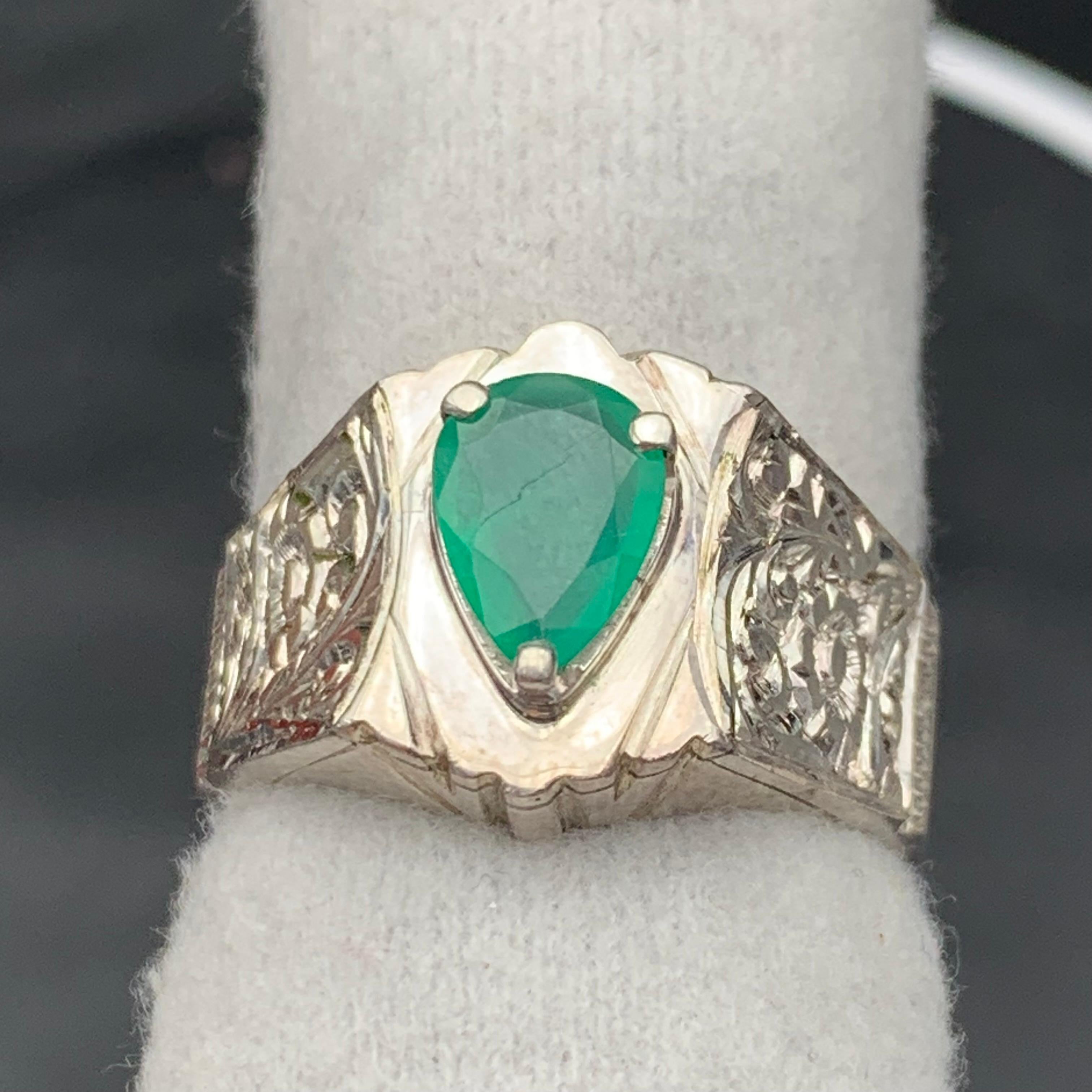 Anello con smeraldo verde naturale in argento 925 - fatto a mano con incisione sulla banda in vendita 6