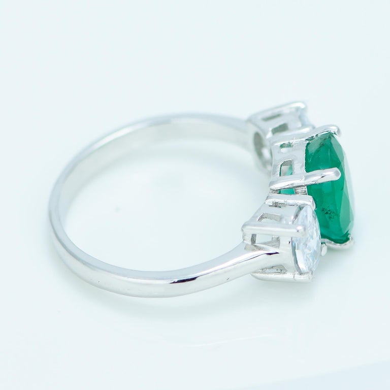 Natural Emerald Ring For Sale at 1stDibs