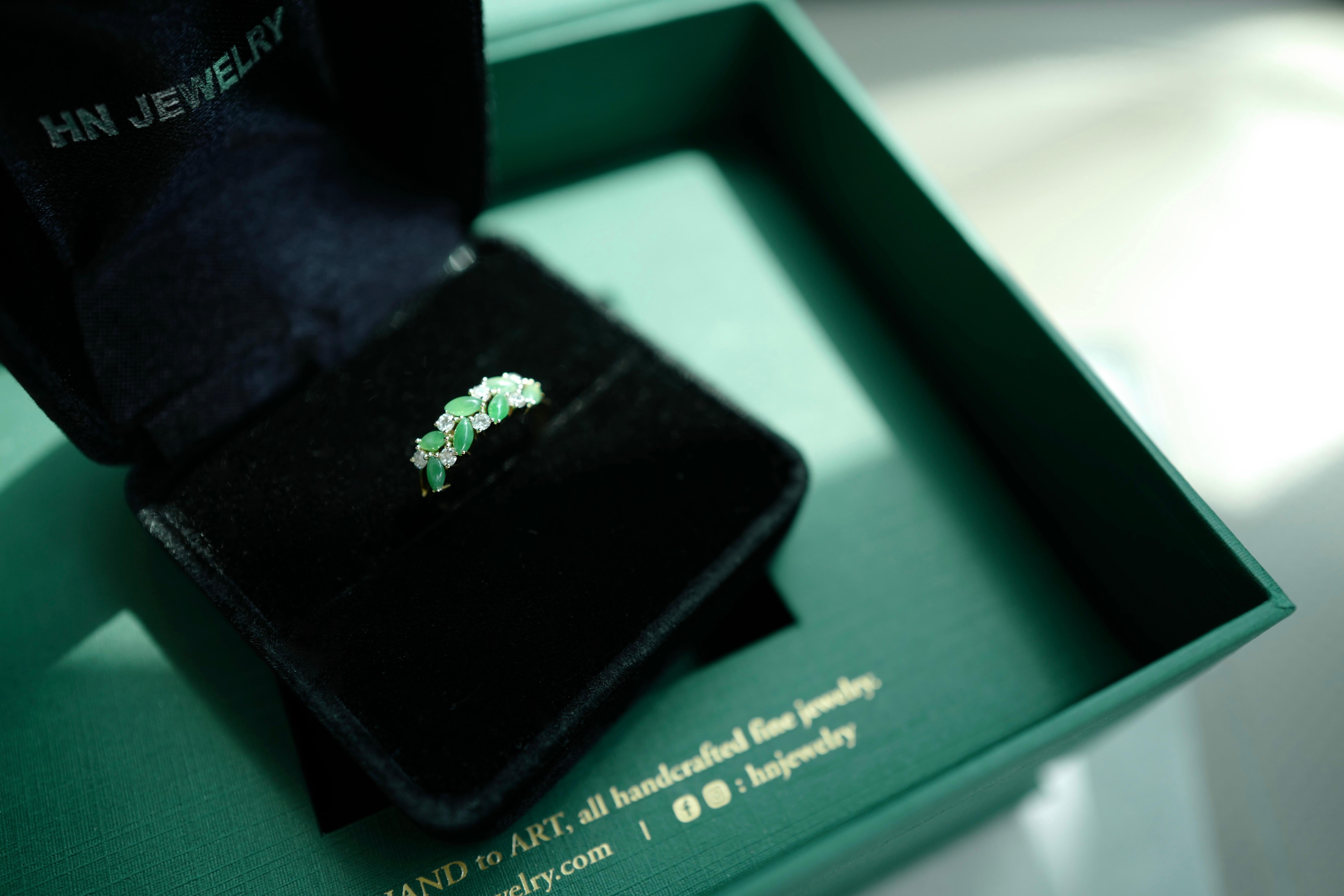 En vente :  Bague en or jaune 14K en jade vert naturel et diamant, bijoux en jadéite pour femme 9
