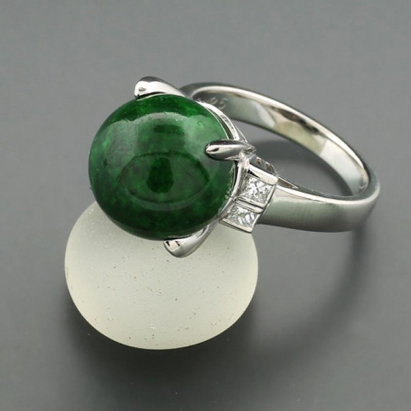 Natural green Jade Ball 12.5 mm and Diamonds Ring 900 Platinum Unique Piece In New Condition For Sale In München, DE