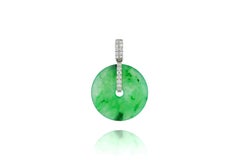 Colgante de jadeíta verde natural y diamantes en oro de 18 quilates con collar