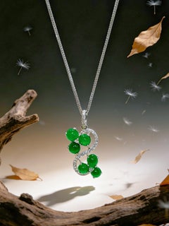 Pendentif en or 18 carats en jadéite verte naturelle et diamant avec collier