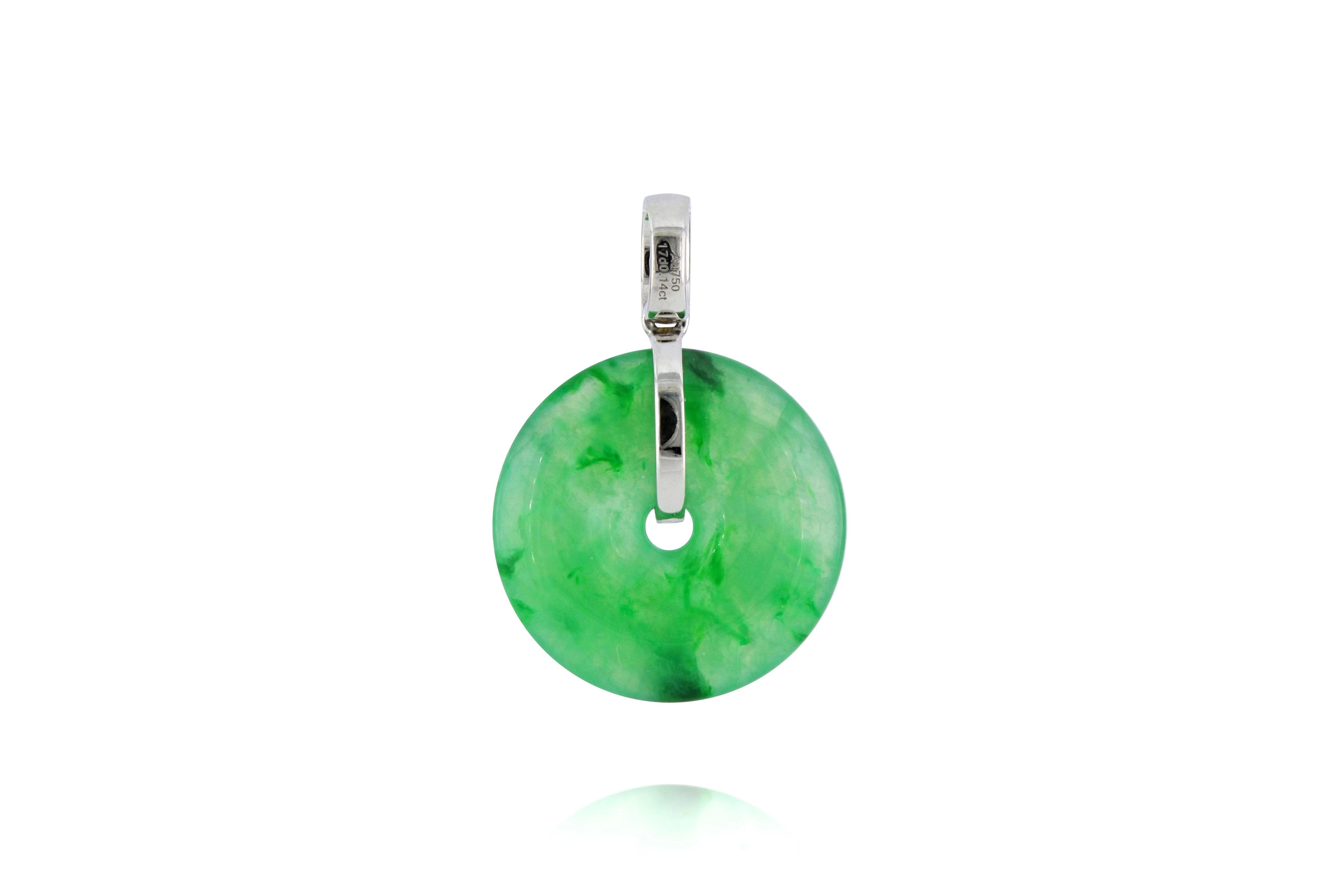 Natural Green Jadeite and Diamond Pendant in 18K Gold with Necklace In New Condition For Sale In Macau, MO