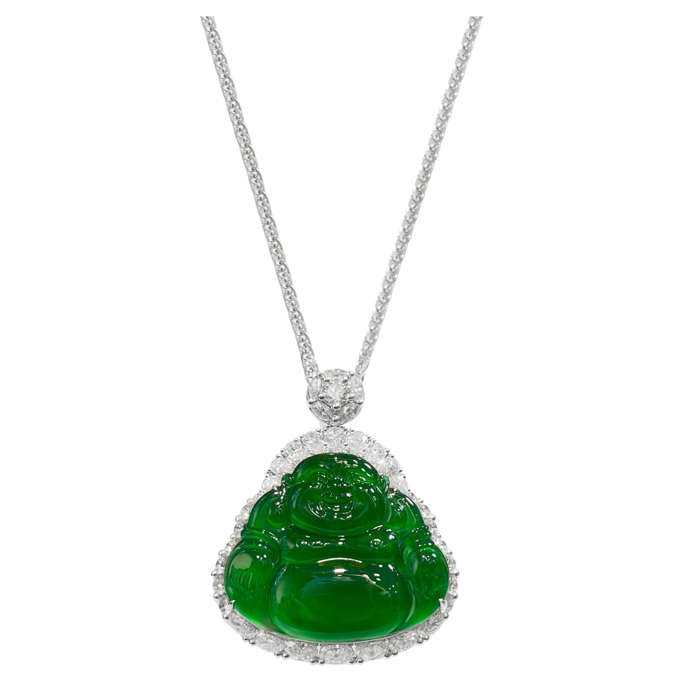 Pendentif en or 18 carats en jadéite verte naturelle et diamant avec collier en vente
