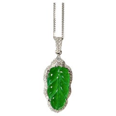 Pendentif en or 18 carats en jadéite verte naturelle et diamant avec collier