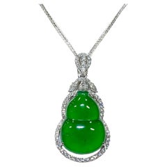 Pendentif en or 18 carats en jadéite verte naturelle et diamant avec collier