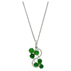 Pendentif en or 18 carats en jadéite verte naturelle et diamant avec collier